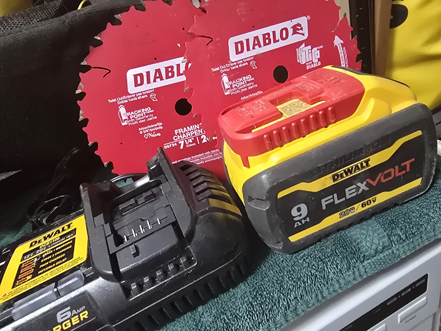 DeWalt 60V MAX Circular Saw Kit with 9.0 Ah Battery - photo 2