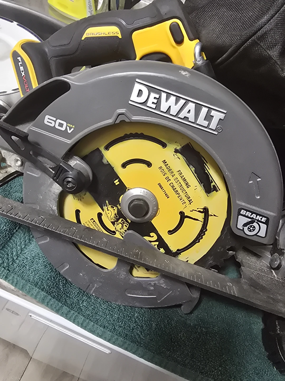 DeWalt 60V MAX Circular Saw Kit with 9.0 Ah Battery - photo 3