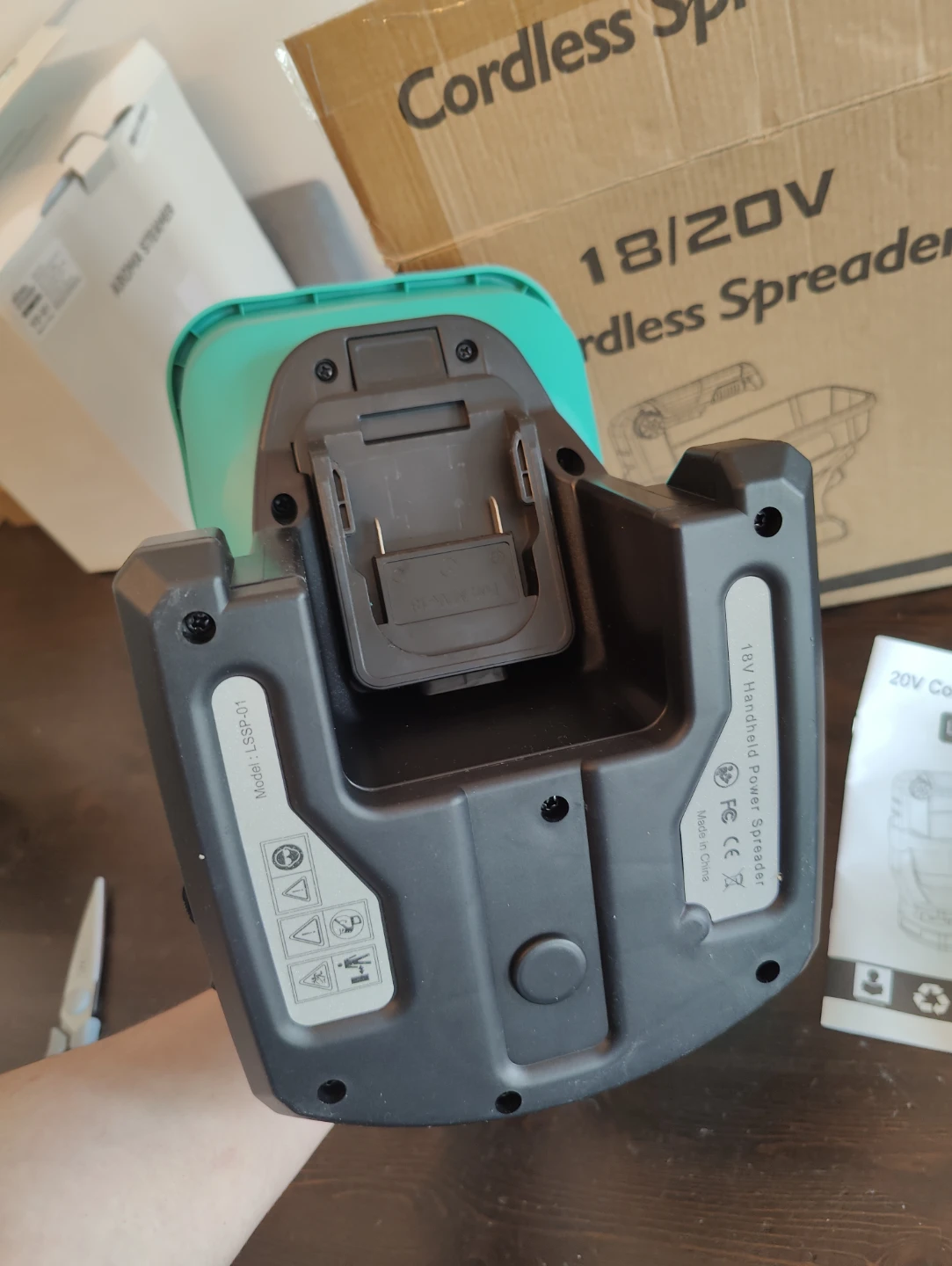 Rozlchar 18/20V Cordless Spreader - photo 4