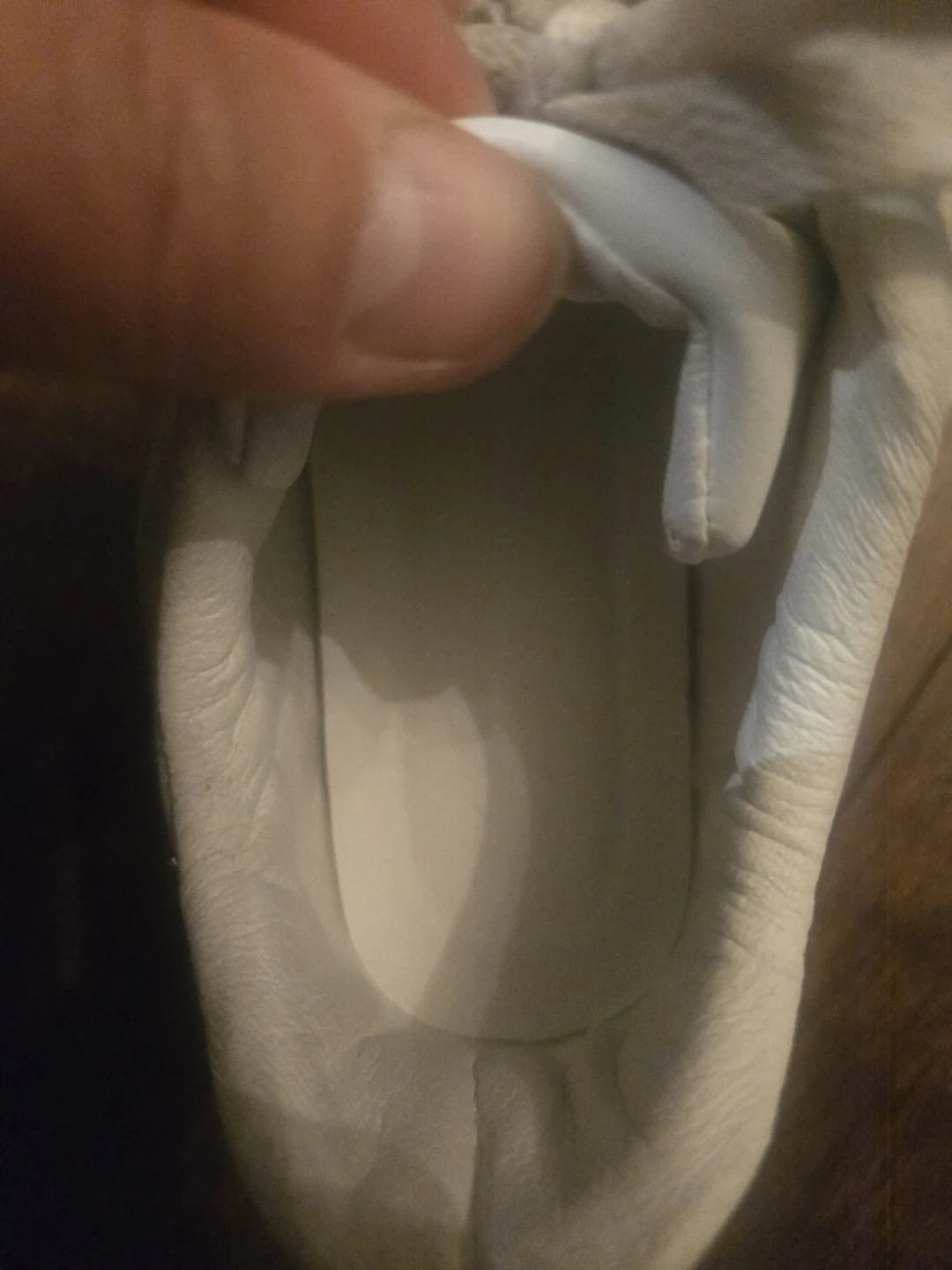 Louis Vuitton White Leather Sneakers - photo 4