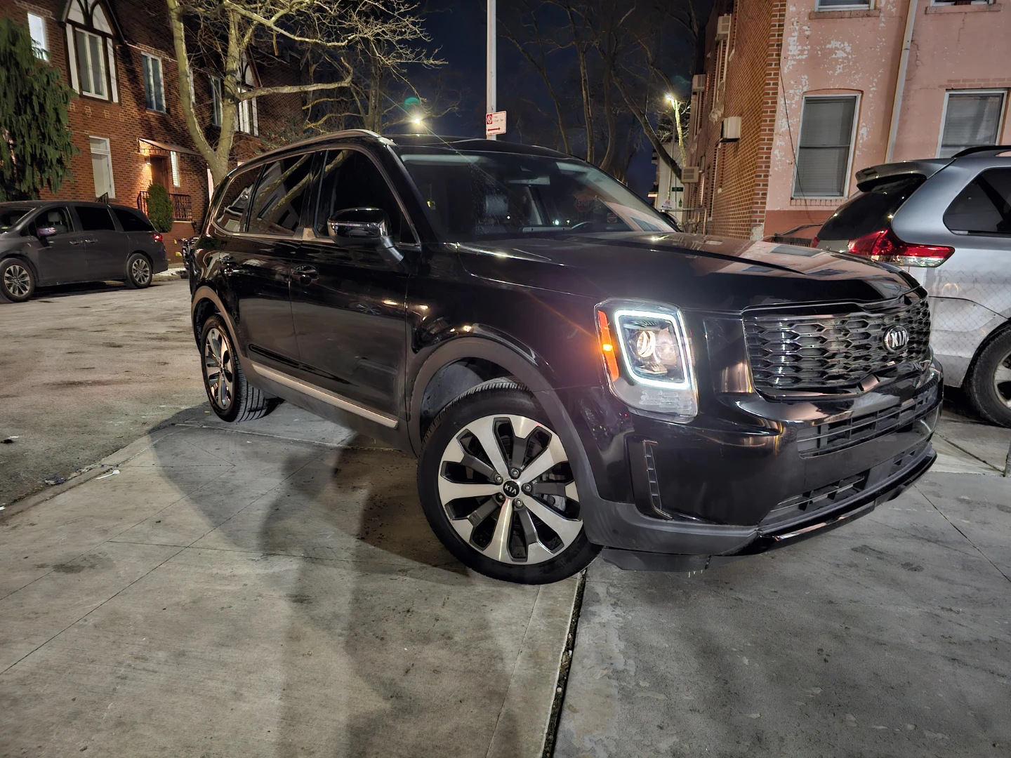 Kia Telluride SUV - photo 2
