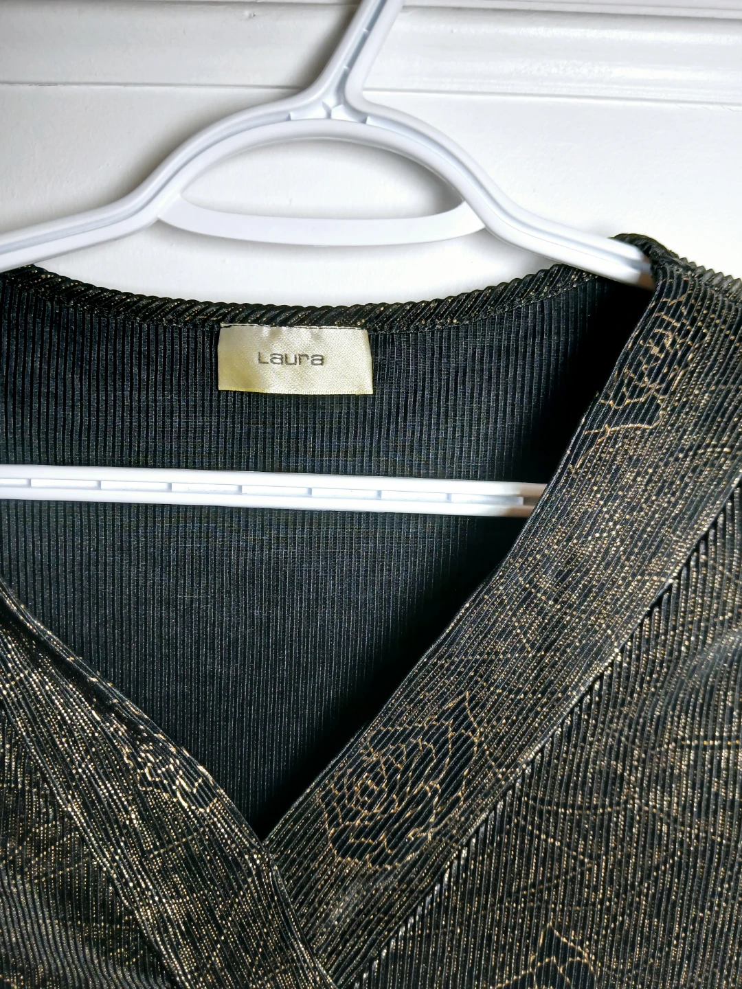 Women Medium Black & Gold V-Neck Top - photo 2