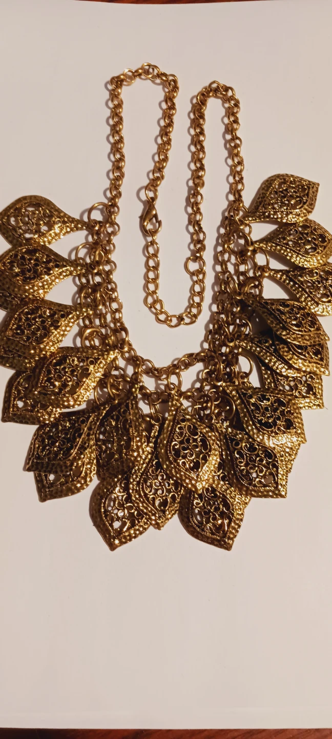 New !! Gold Tone Filigree Leaf Statement Necklace - photo 4