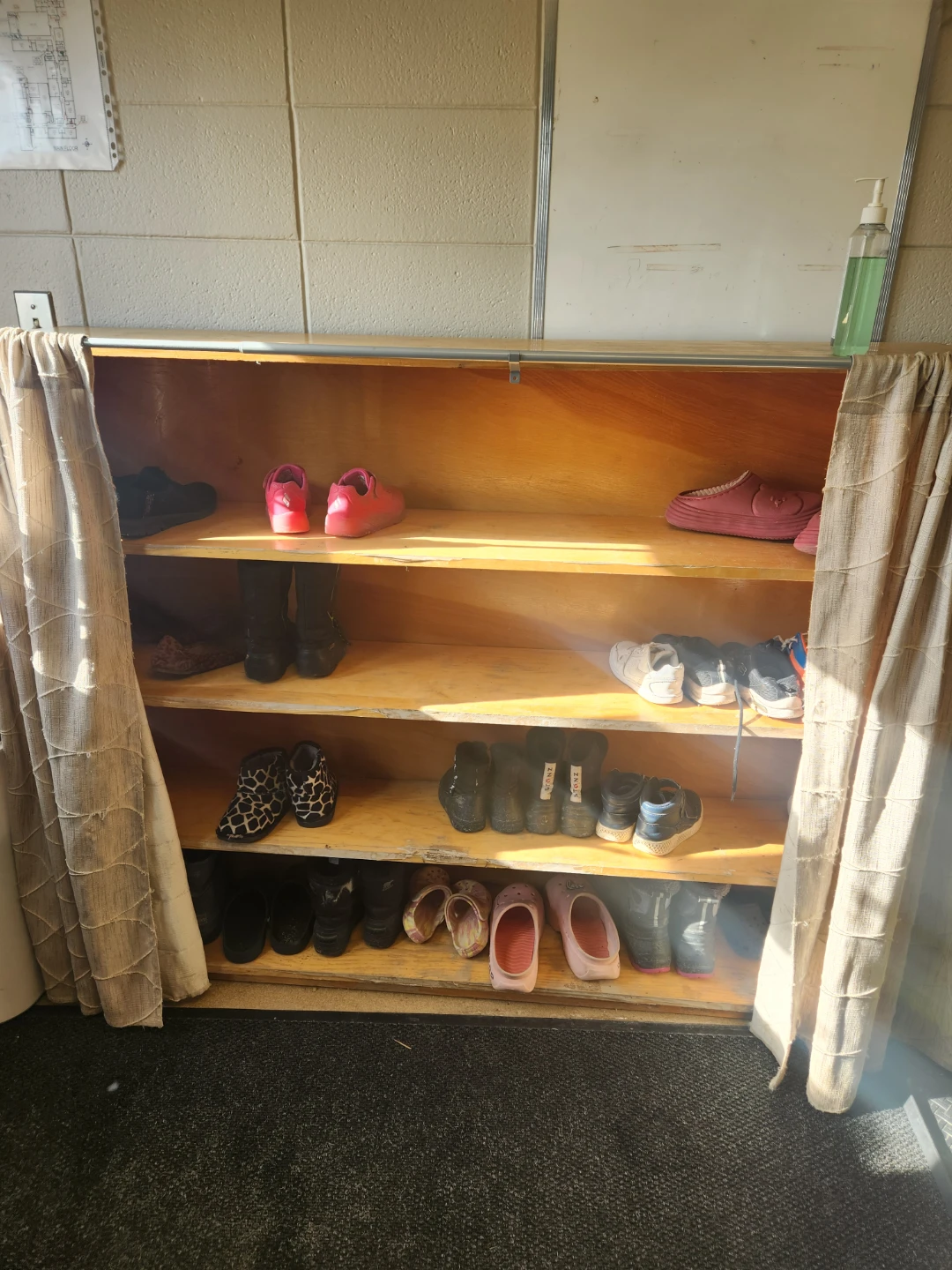 Wooden Shoe Rack with Curtains - photo 3
