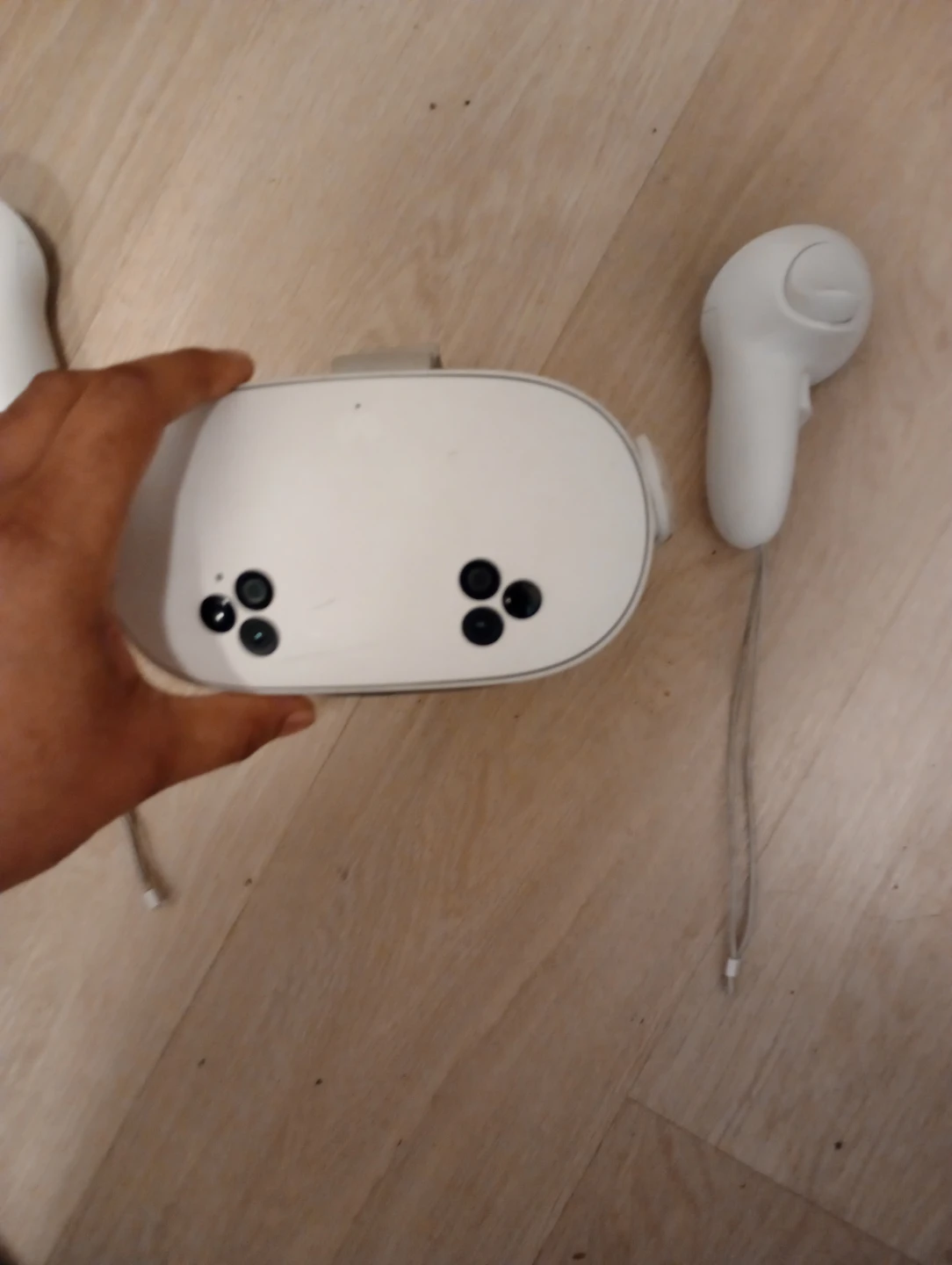 Oculus Quest 2 VR Headset with Controllers - photo 3
