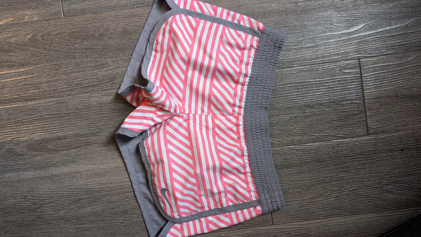 Nike Women's Running reversible Shorts - Pink & Grey - photo 2