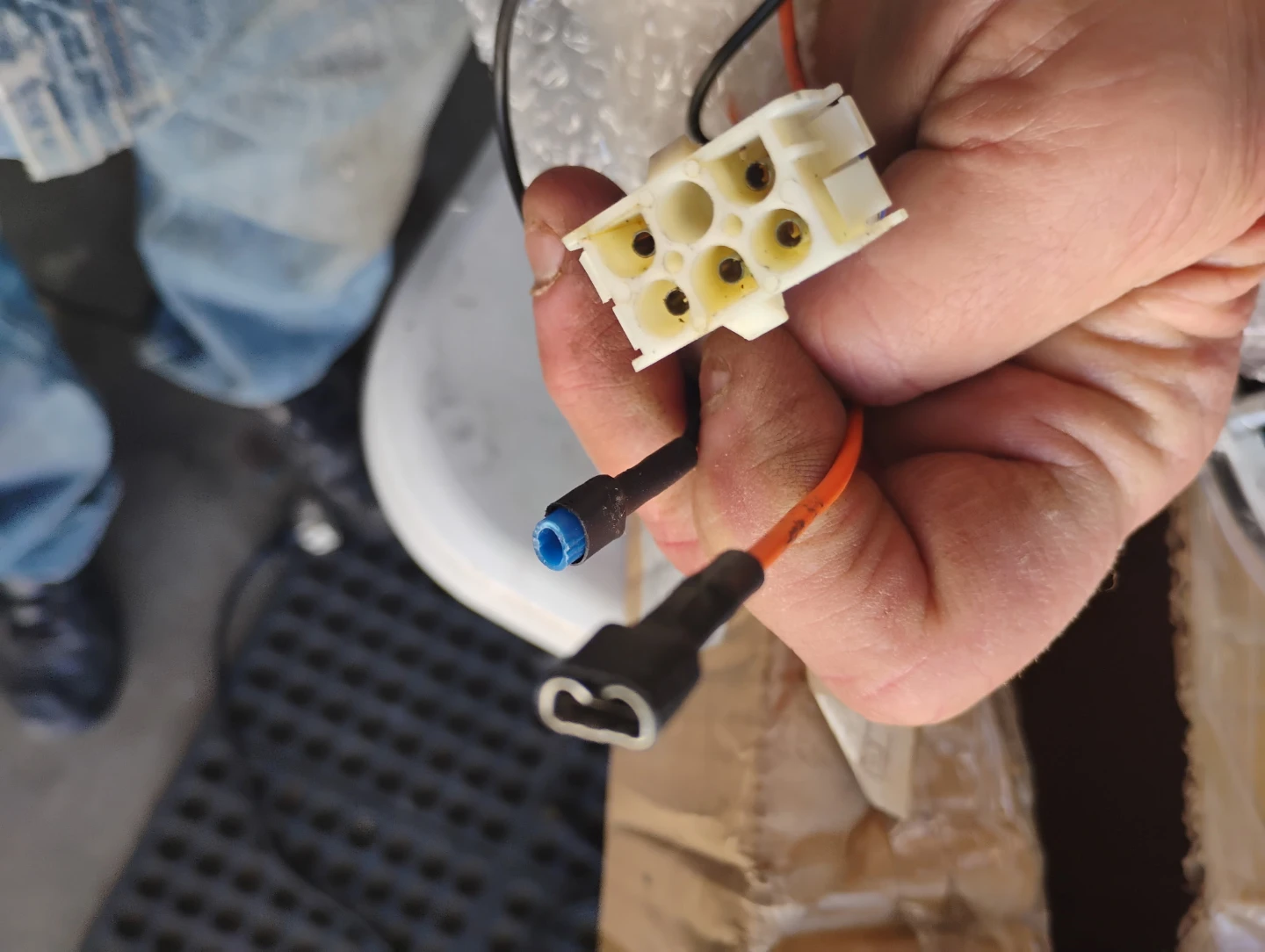 Precedent LED Headlights Set multi pin electrical connector - photo 3