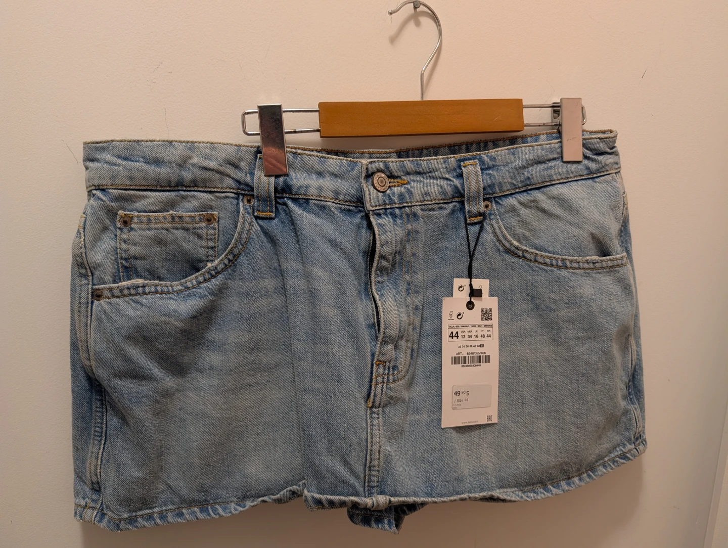 ZARA Denim Shorts and Black T-Shirt - Size 44