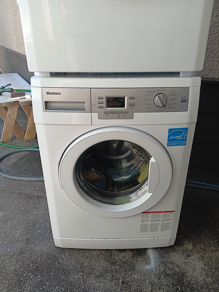 Blomberg Stackable Washer and Dryer Set - photo 3