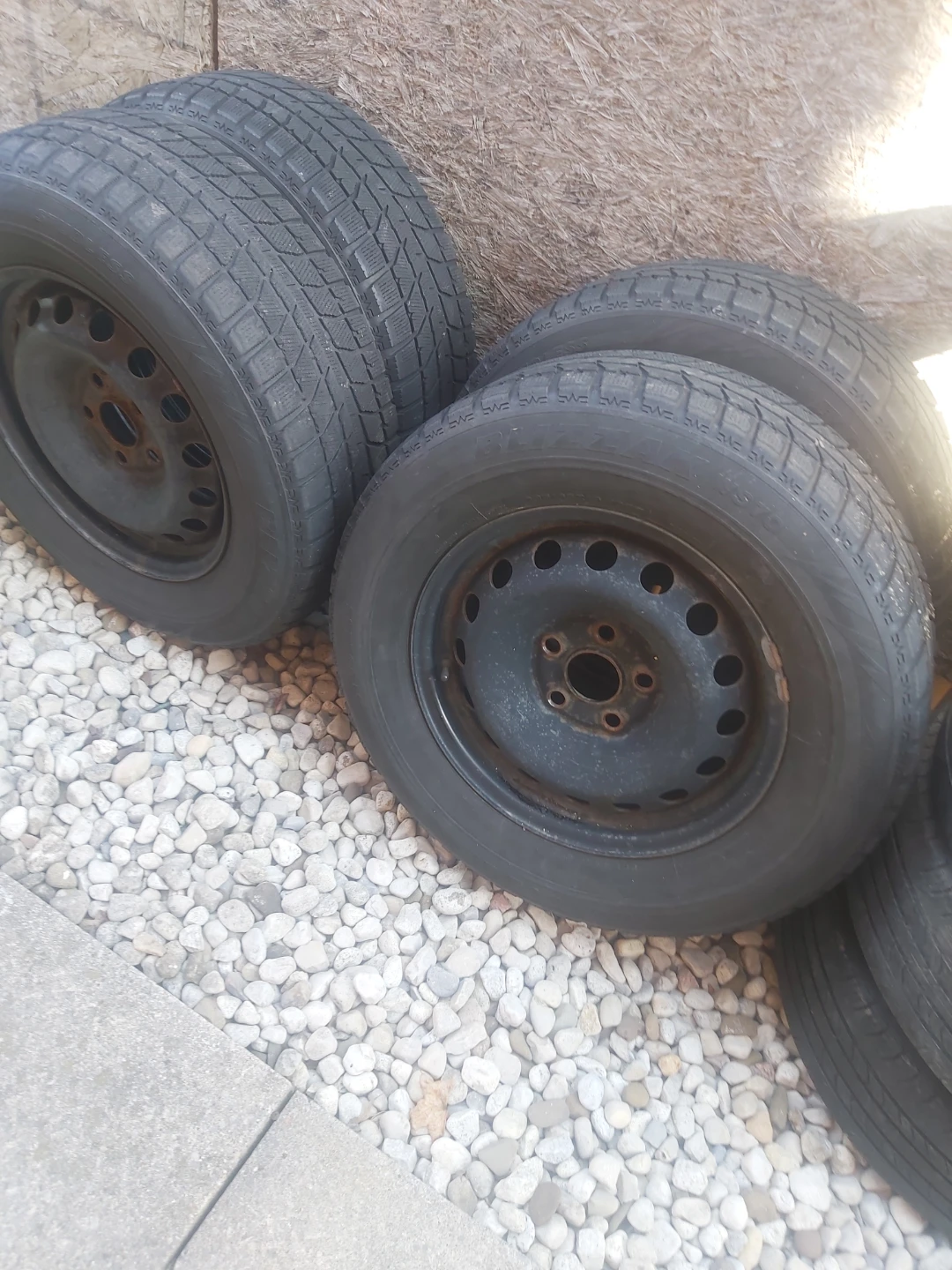 Set of 4 Bridgestone Blizzak Studless Winter Tires - photo 5