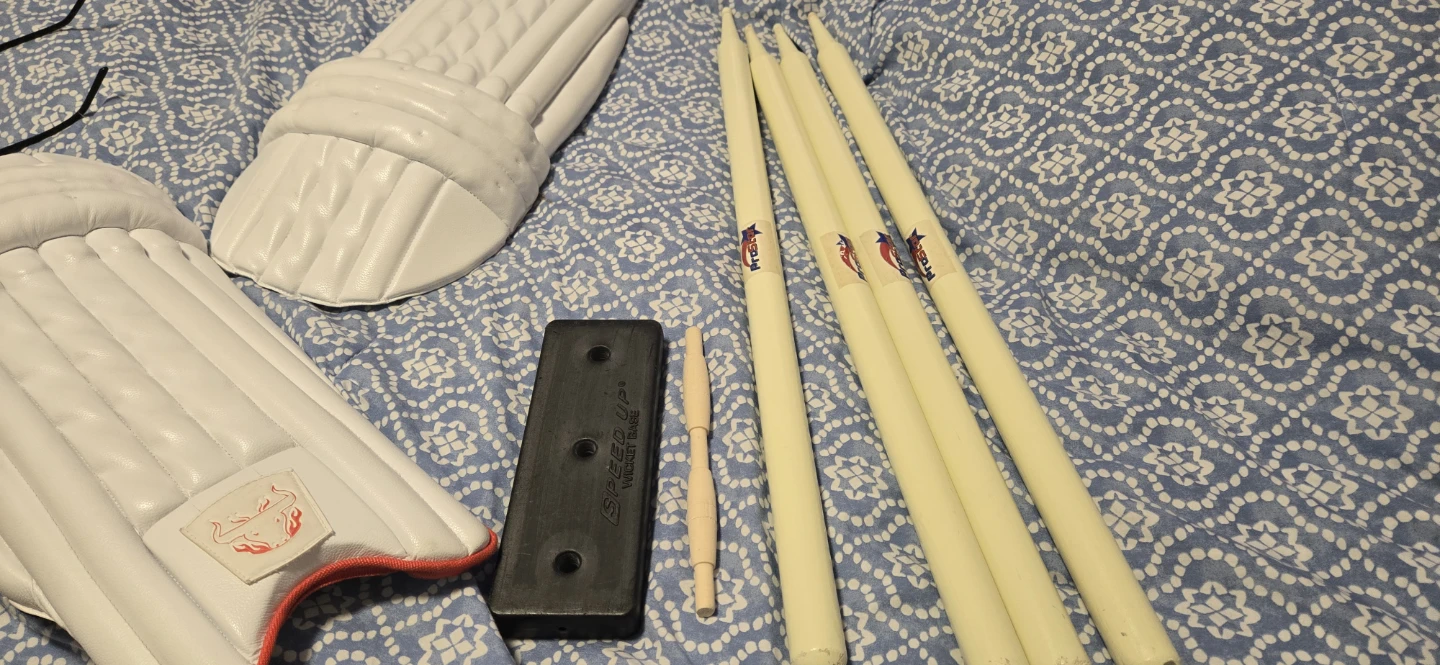 ProStar Cricket Stumps and Wicket Base Set