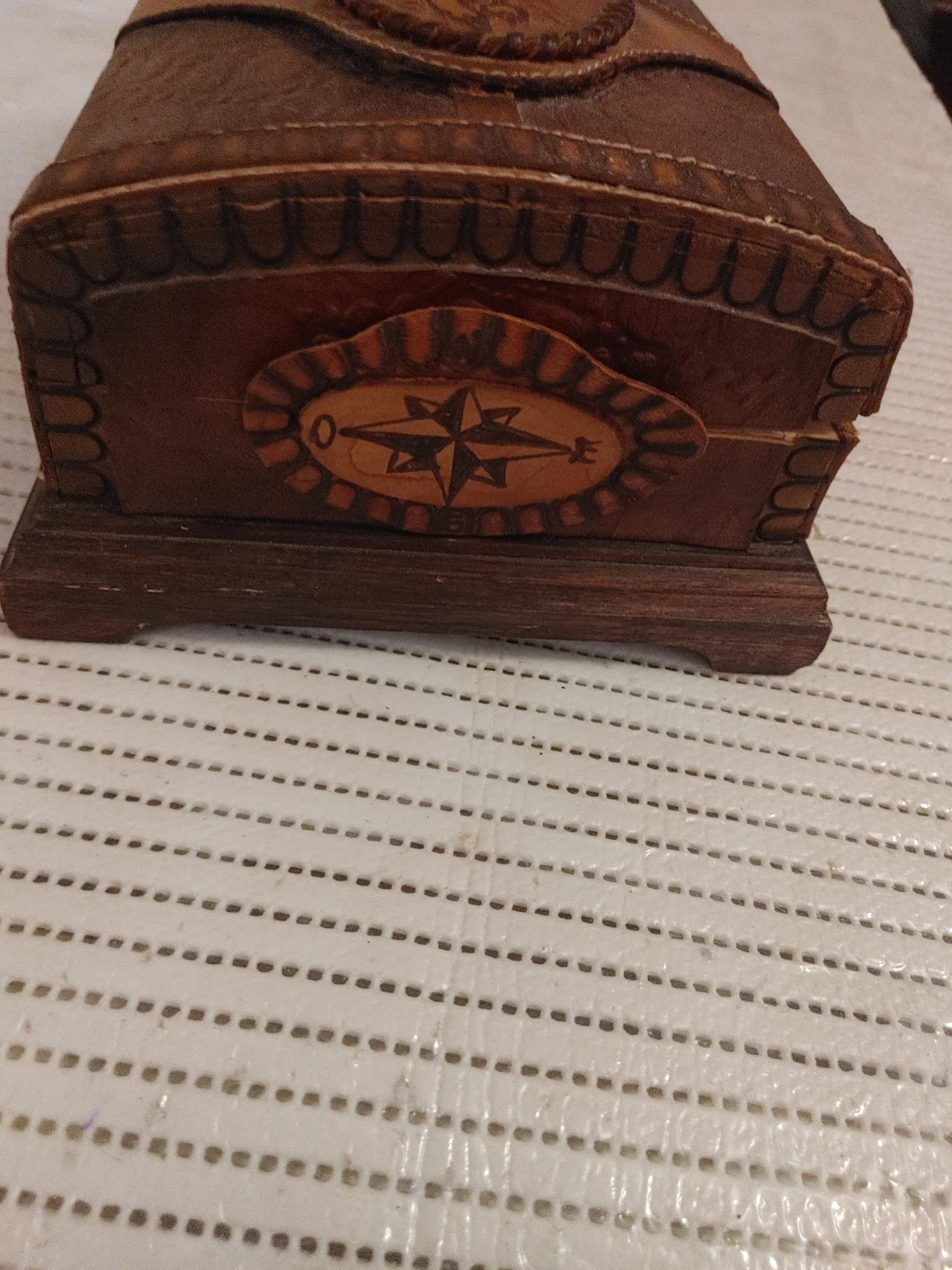 Vintage Wooden Trinket Box with Leather Embossing - photo 3