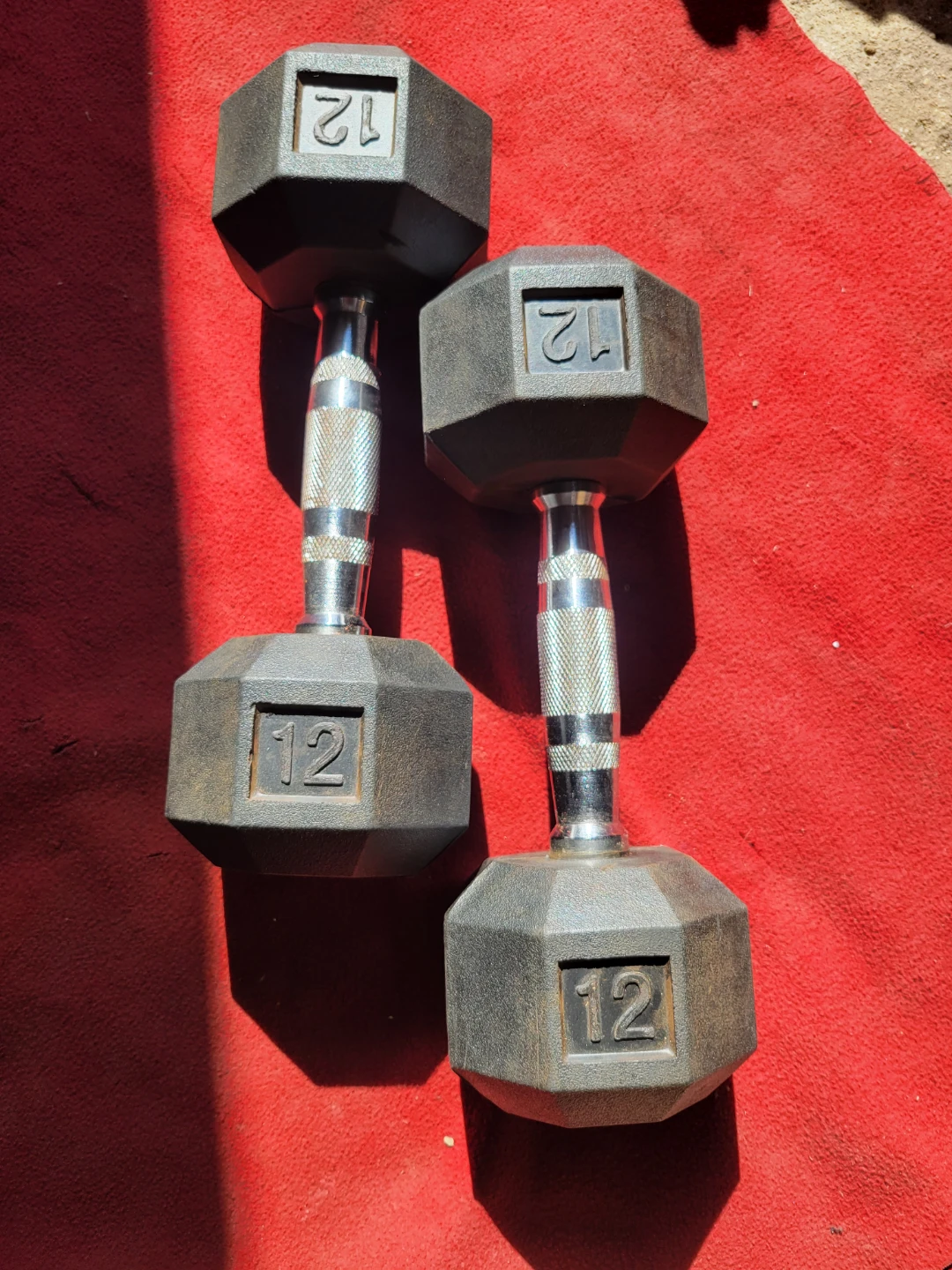 SET OF 12LB RUBBER COATED   HEXHEAD DUMBBELLS TOTAL 24LBs