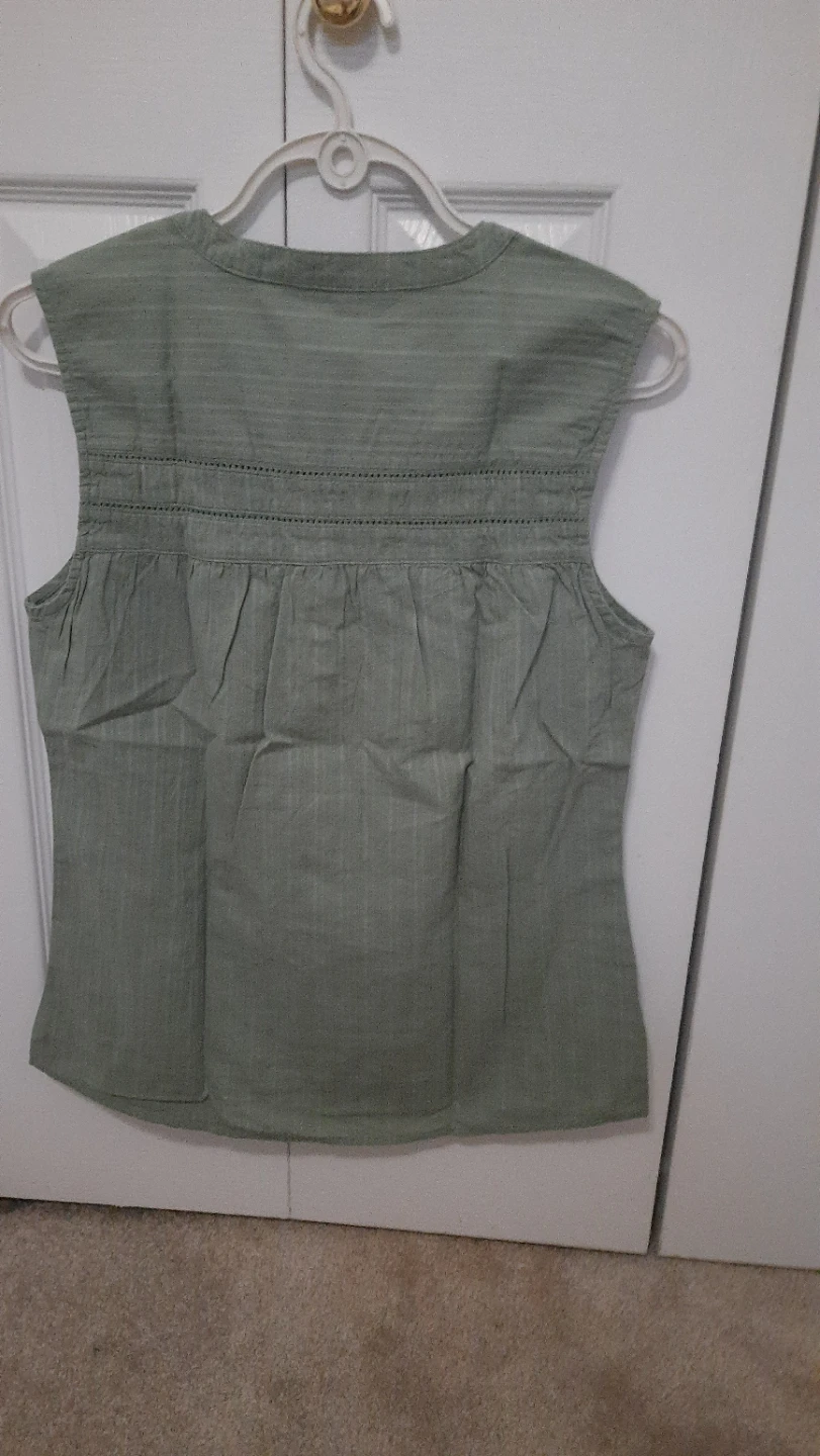 Green Sleeveless Top - Size Medium - photo 2