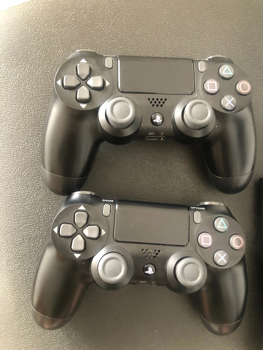 Sony PlayStation 4 DualShock 4 Controller (Black)