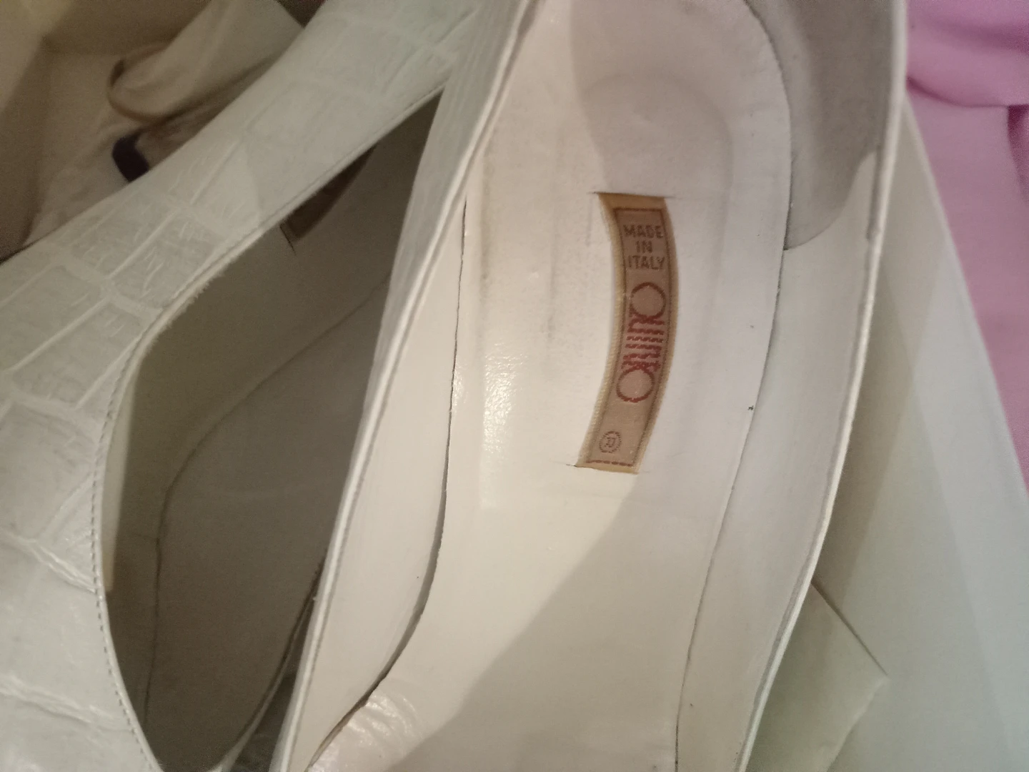 White Croc-Embossed Heels - Size 7.5 - photo 2