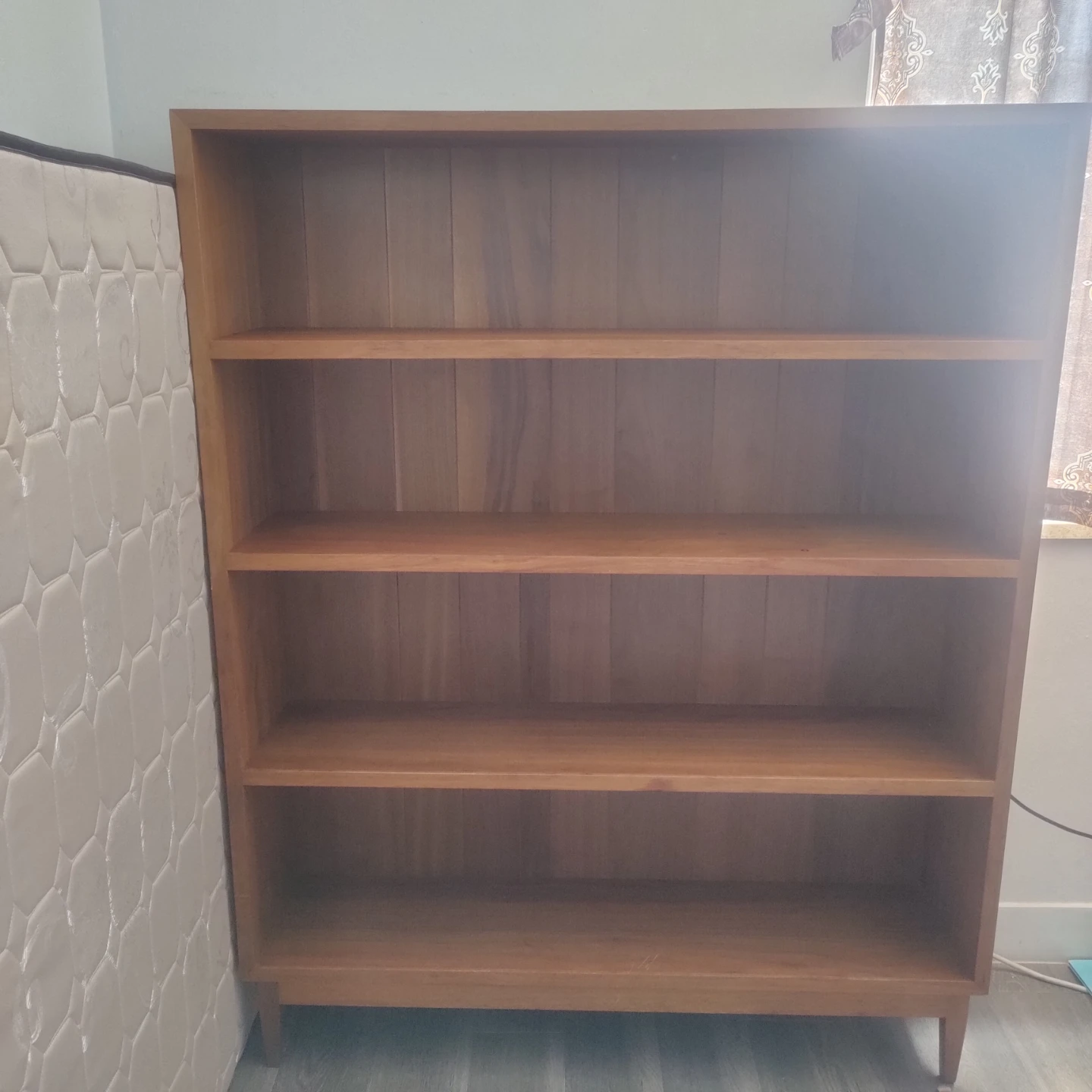 Moving out sale:Wooden Bookshelf - photo 2