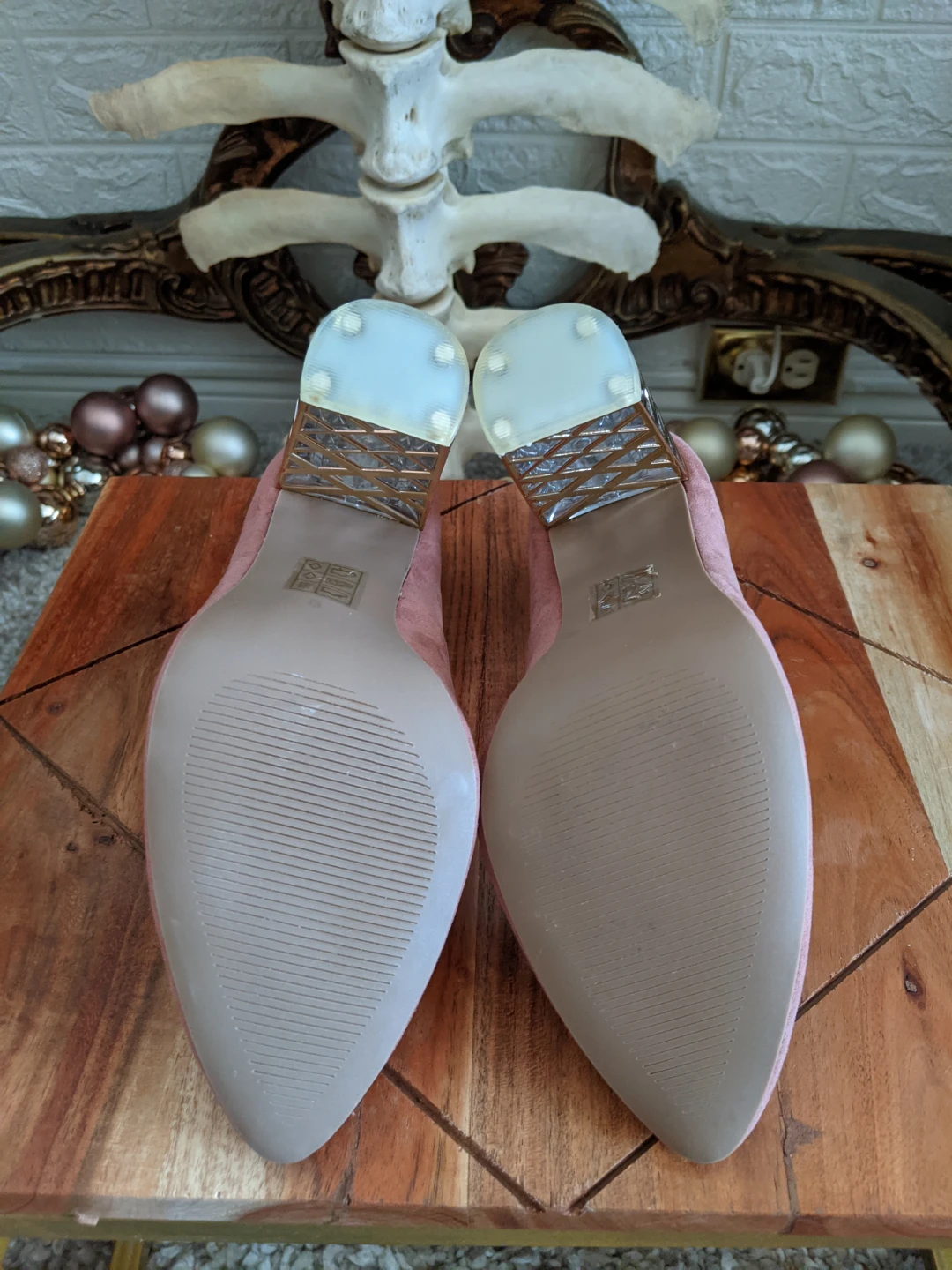 Le Château Pink Suede Heels - photo 4
