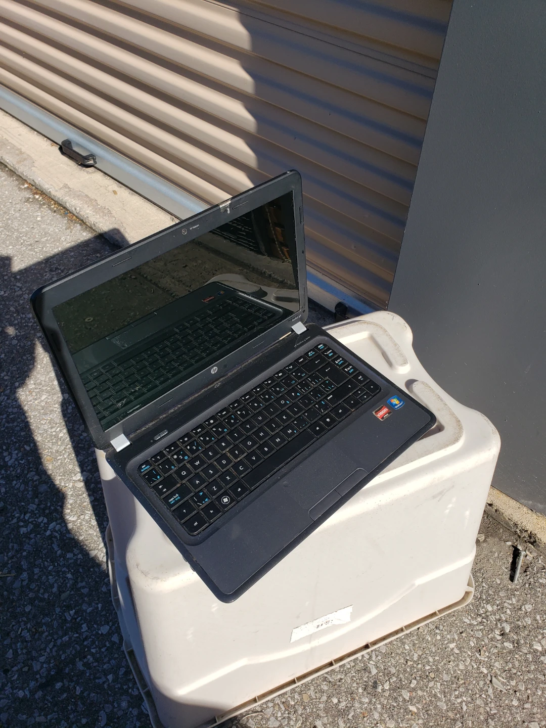 HP Pavilion dv2000 Laptop - photo 2