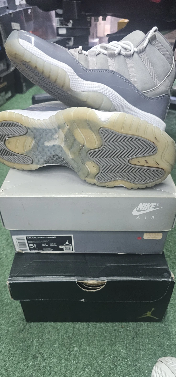 Air Jordan 11 Retro (GS) "Medium Grey" Size 5.5Y - photo 3
