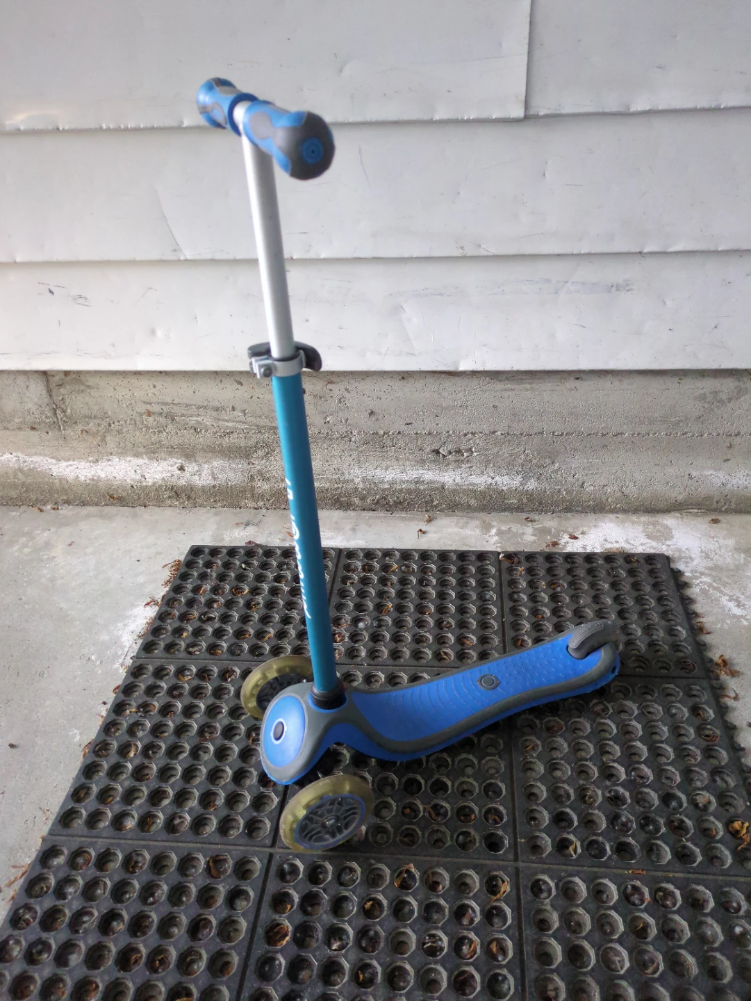 Globber 3-Wheel Scooter