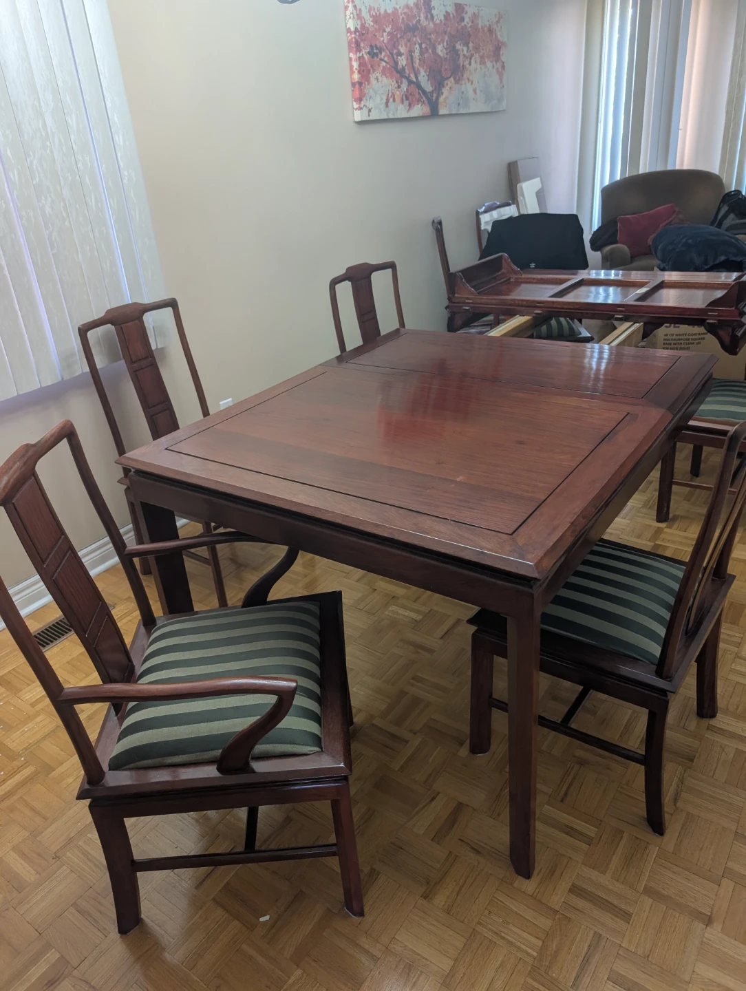 Beautiful mahogany  Dining Table and Chairs Set