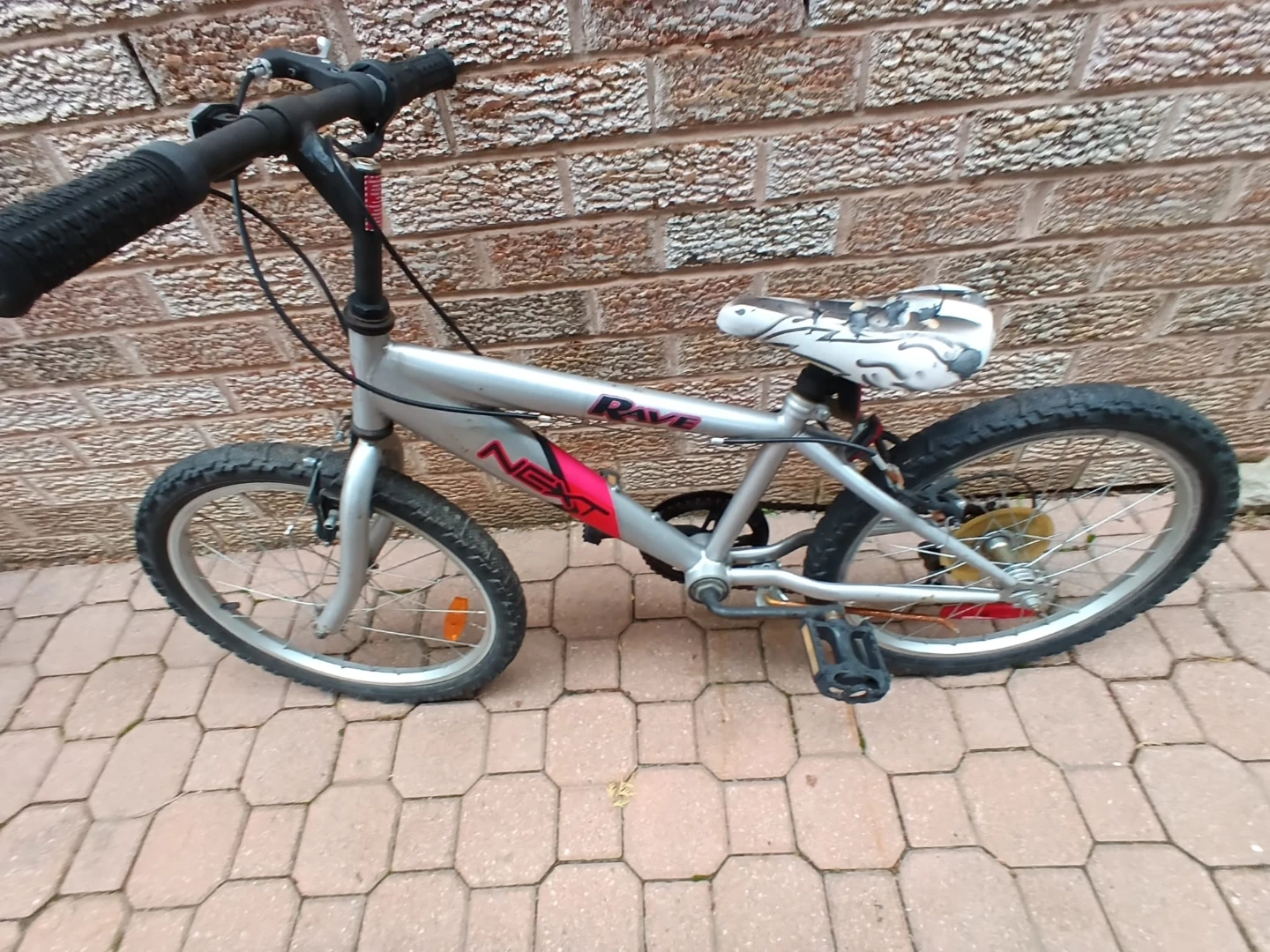 NEXT Rave 20-inch Kids Bike