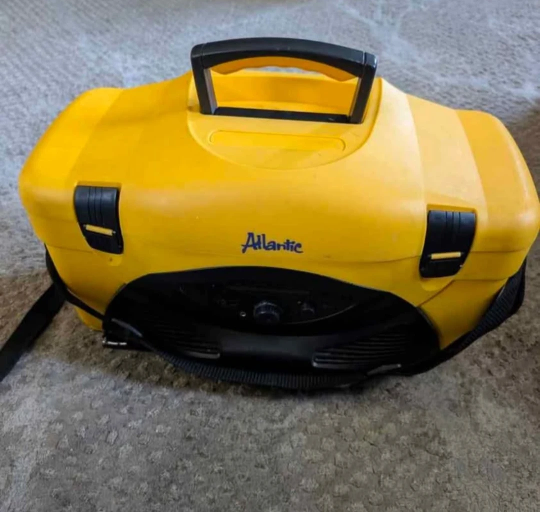 NEW CONDITION COOLER RADIO OFFERED