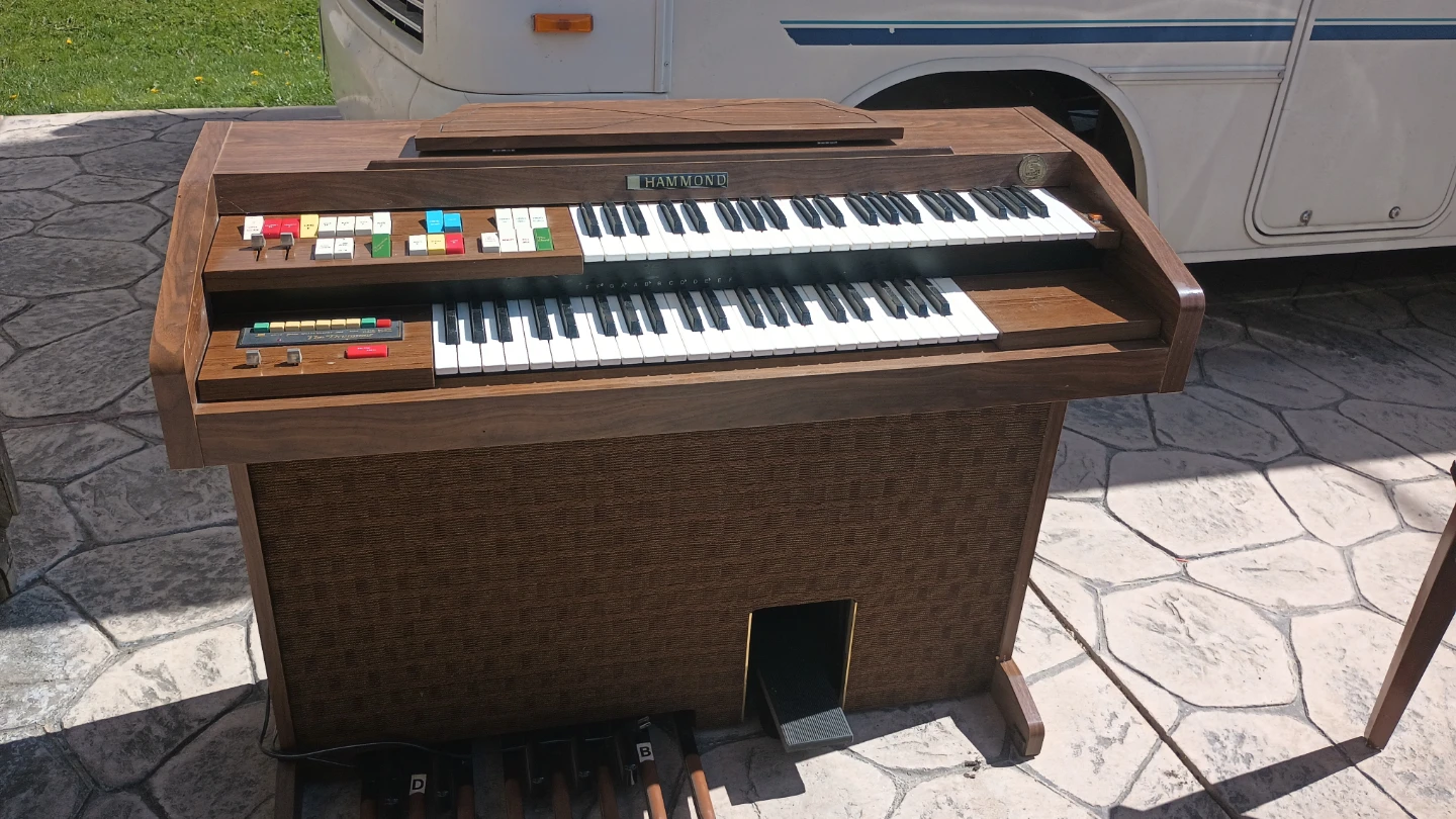 Hammond Electric Organ