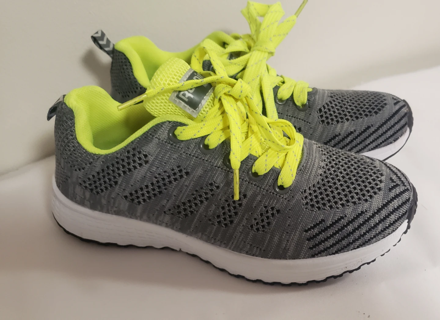 Brand new Fashion Boys Sport Shous S 35