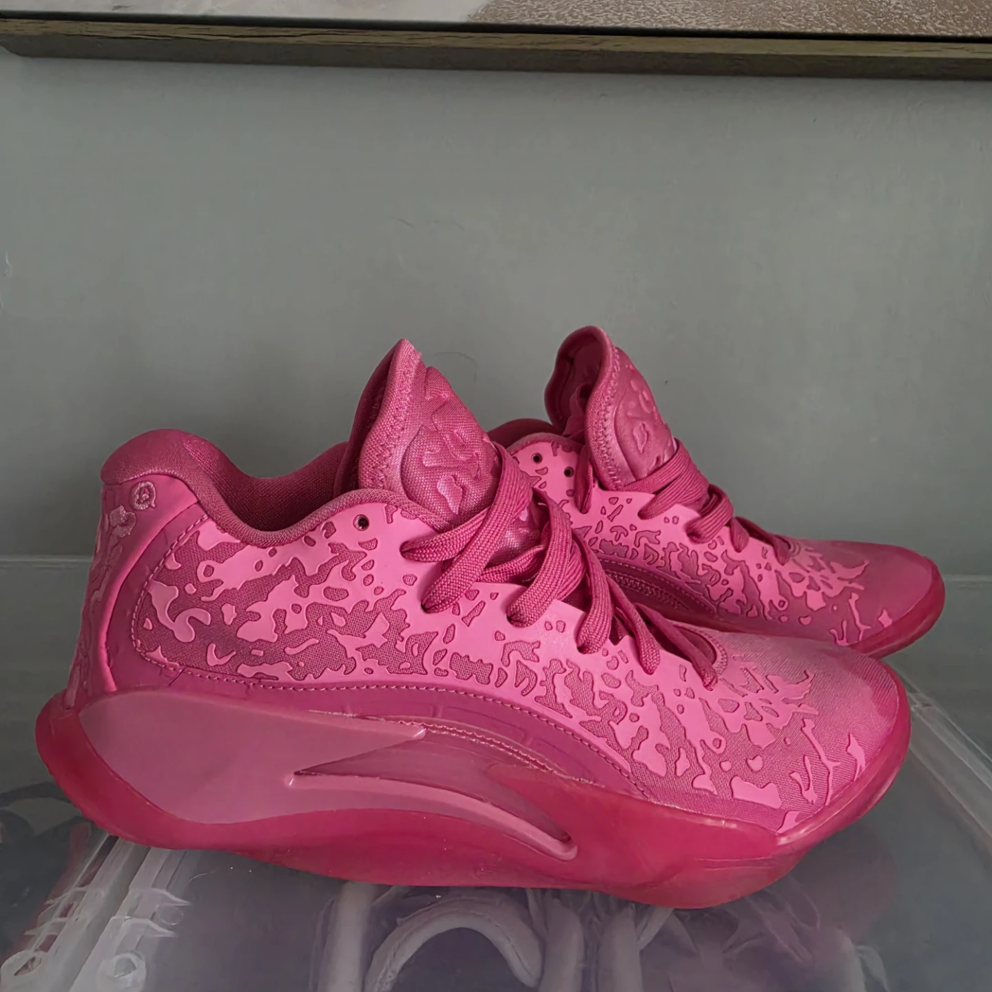Jordan 11 CMFT Low "Shock The World" Pink Shoes - EUC