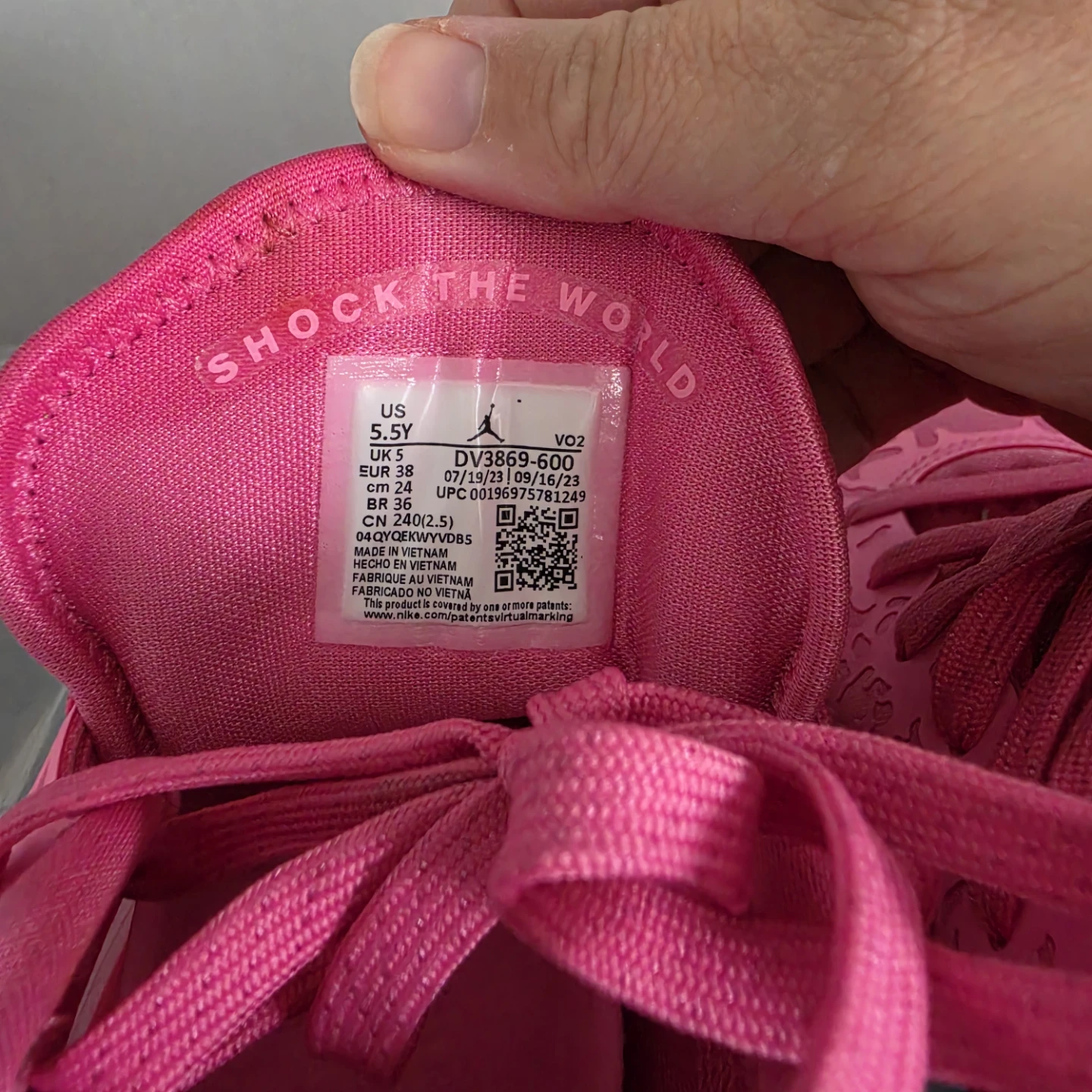 Jordan 11 CMFT Low "Shock The World" Pink Shoes - EUC - photo 4