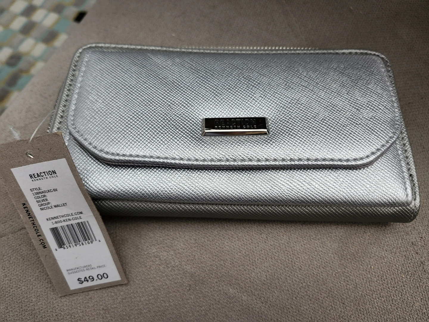 Reaction Kenneth Cole Nicole Wallet - Silver