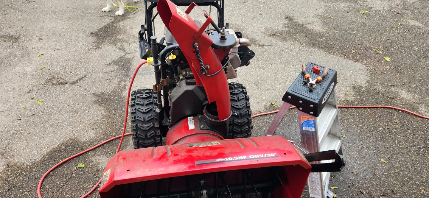 Toro Snowblower 10.5 HP OHV/30"