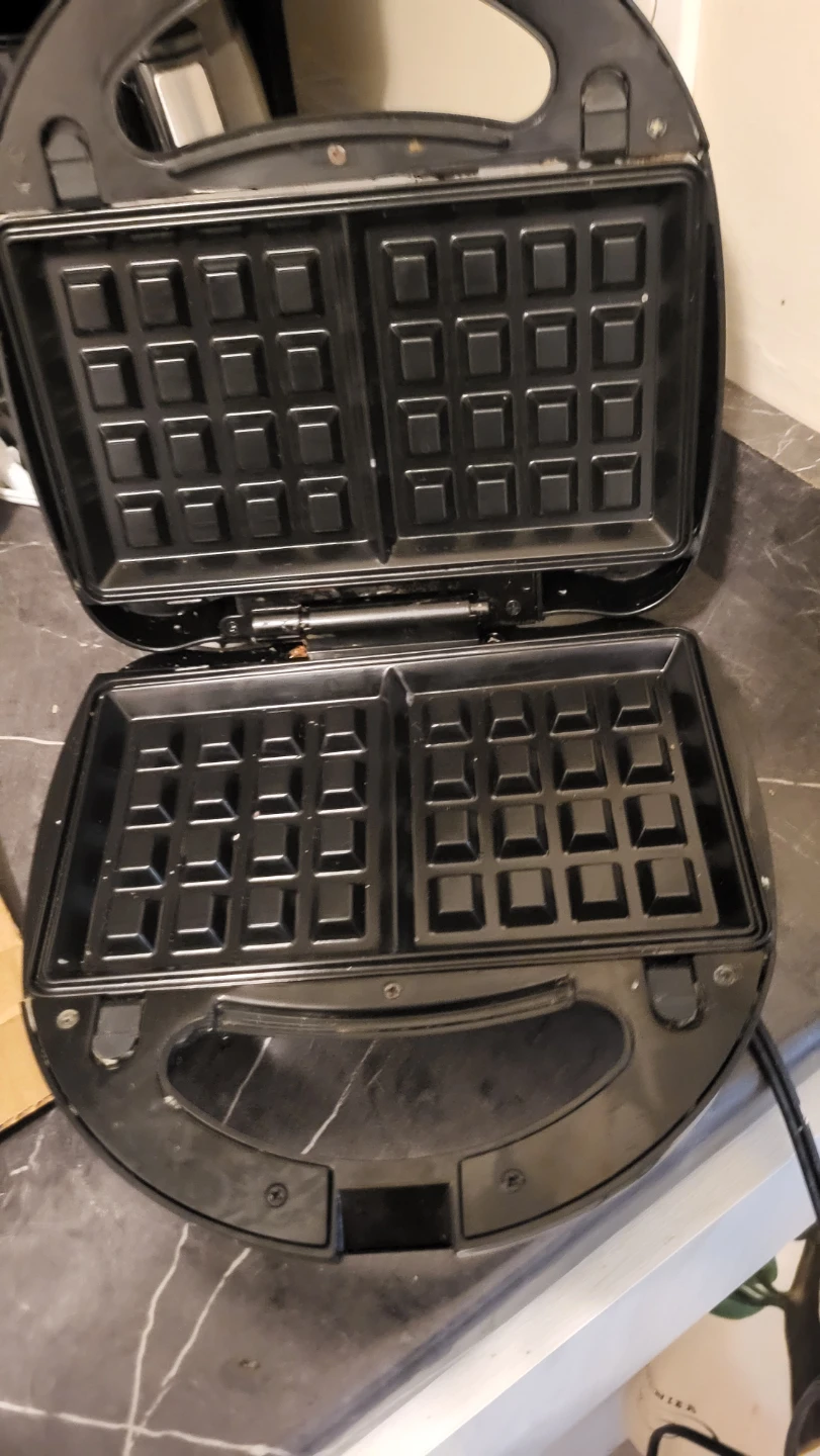 Black+Decker 4-in-1 Waffle, Sandwich, and Grill Maker