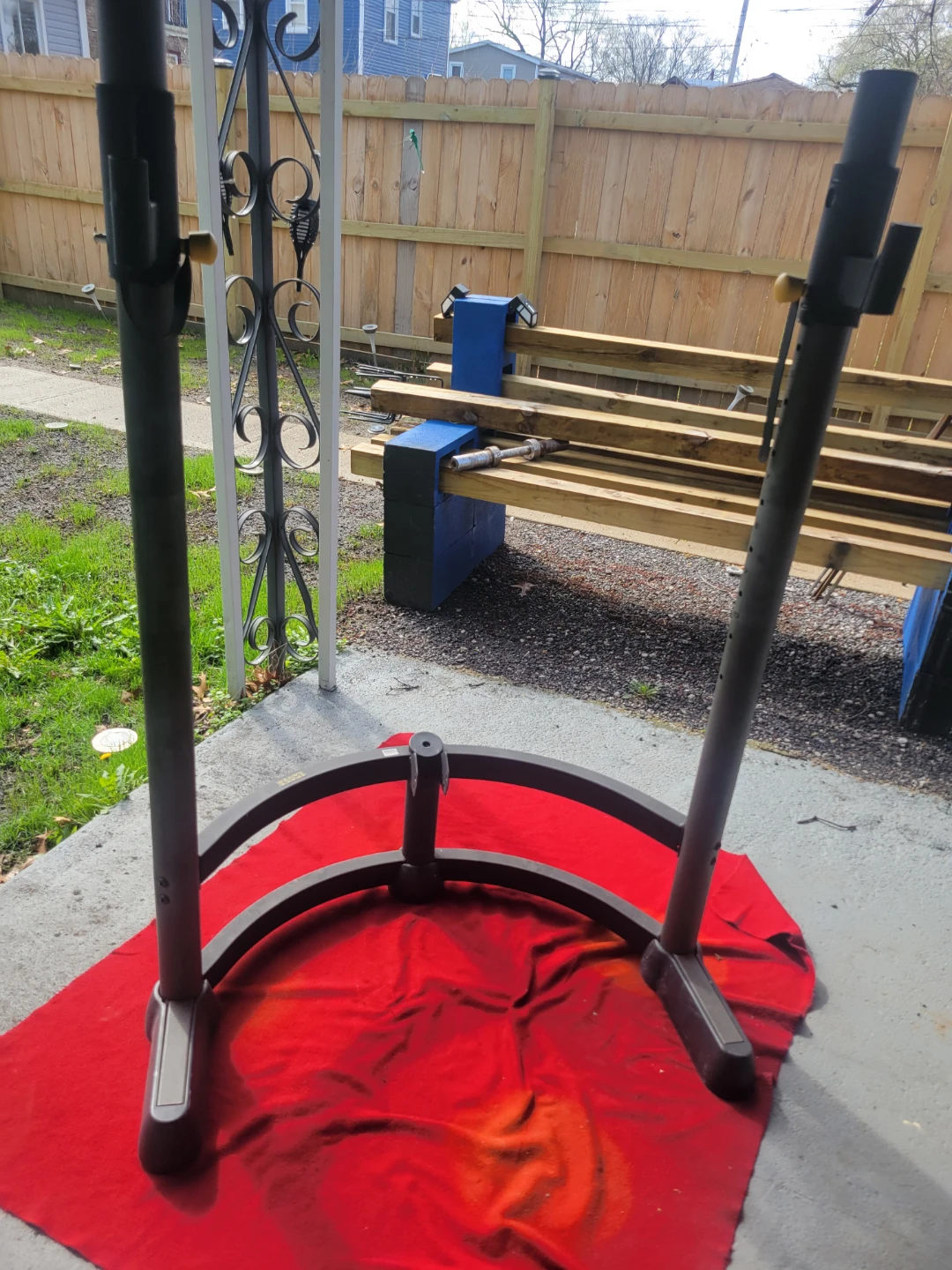 GOLD'S GYM  SQUAT RACK FROM A SET ARC FORM. LOWEST H- 5 3/4