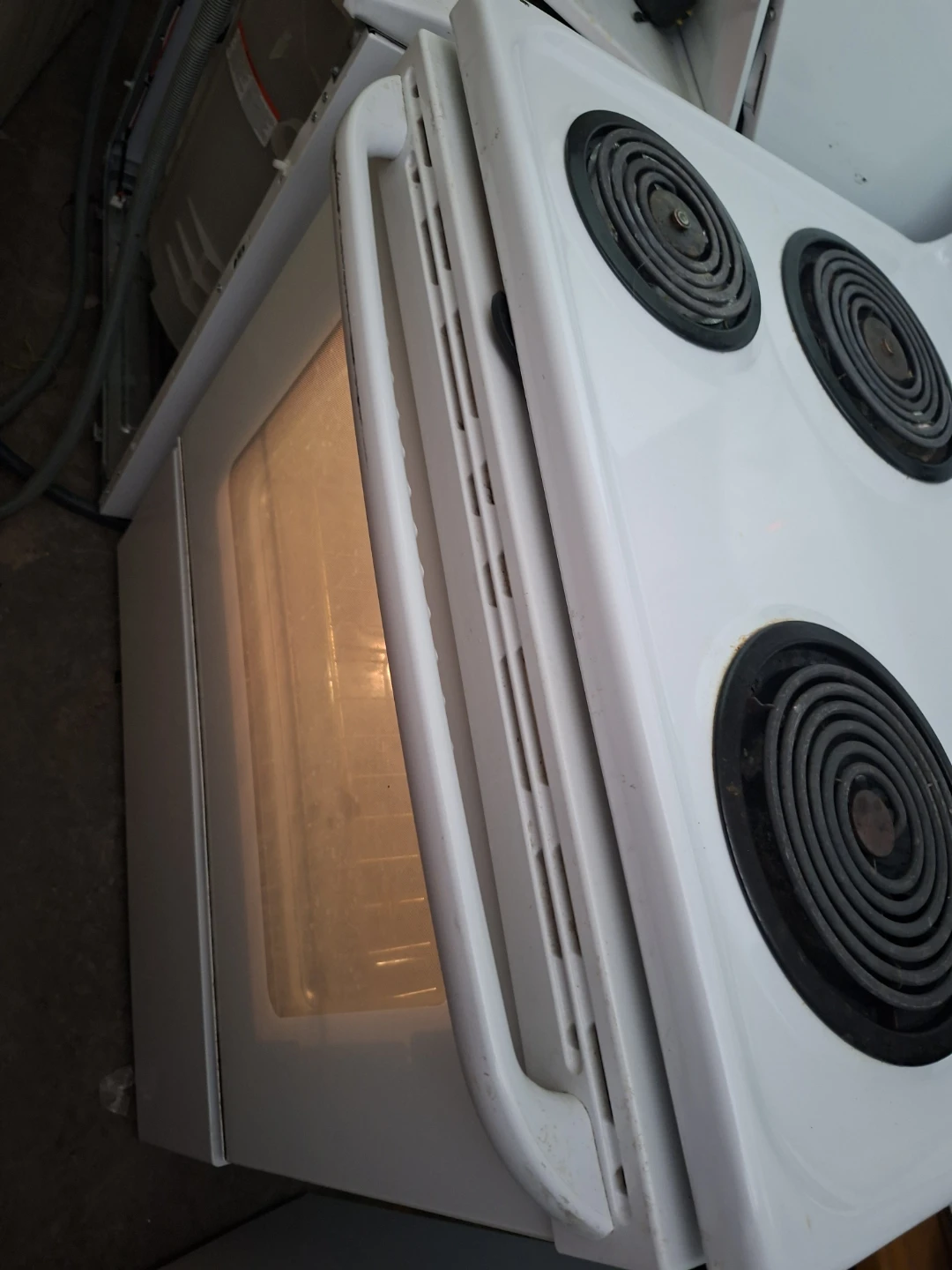 FREE DELIVERY!! Immaculate GE JCBP240DM1WW Stove/Oven $250 - photo 3