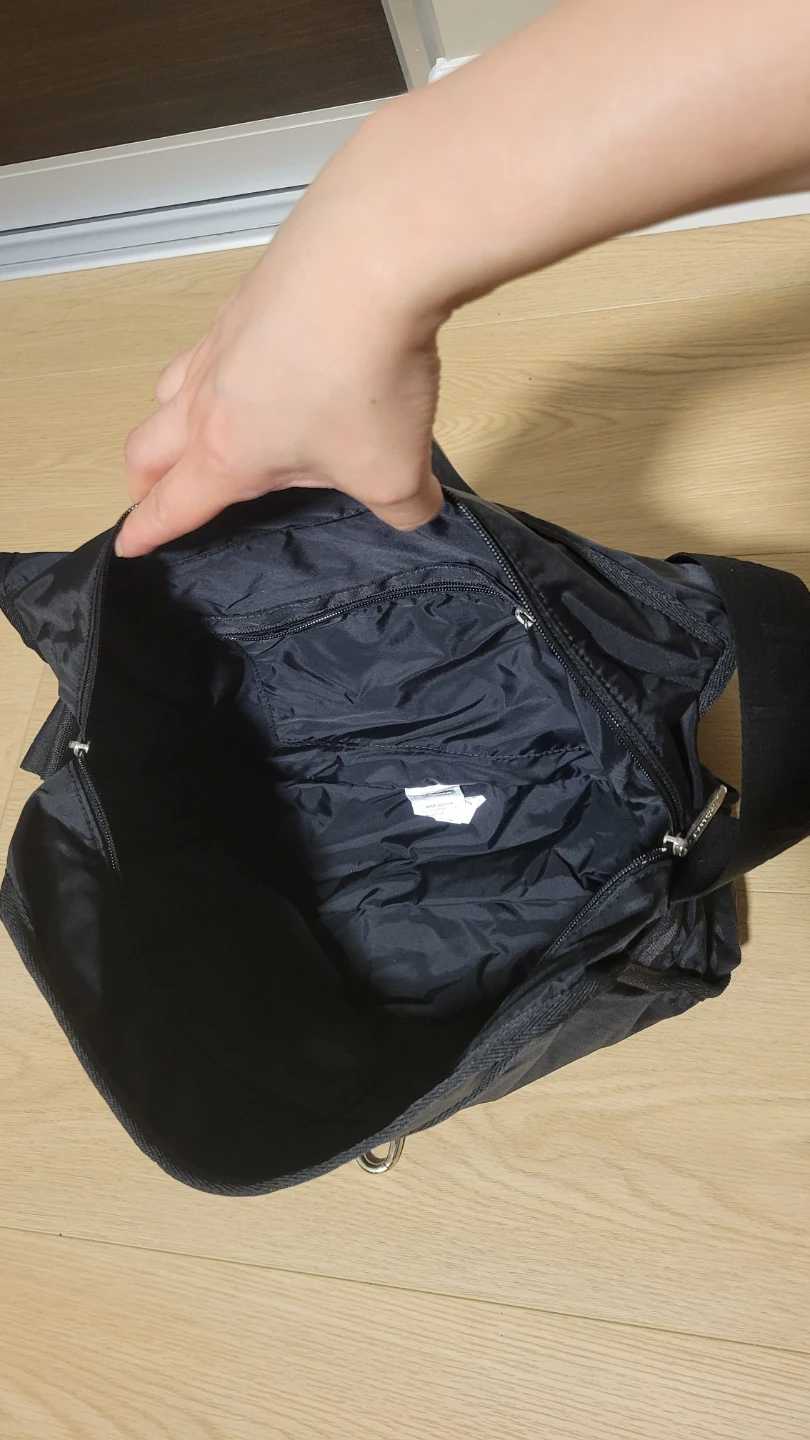 LeSportsac Black Nylon Messenger Bag - photo 4
