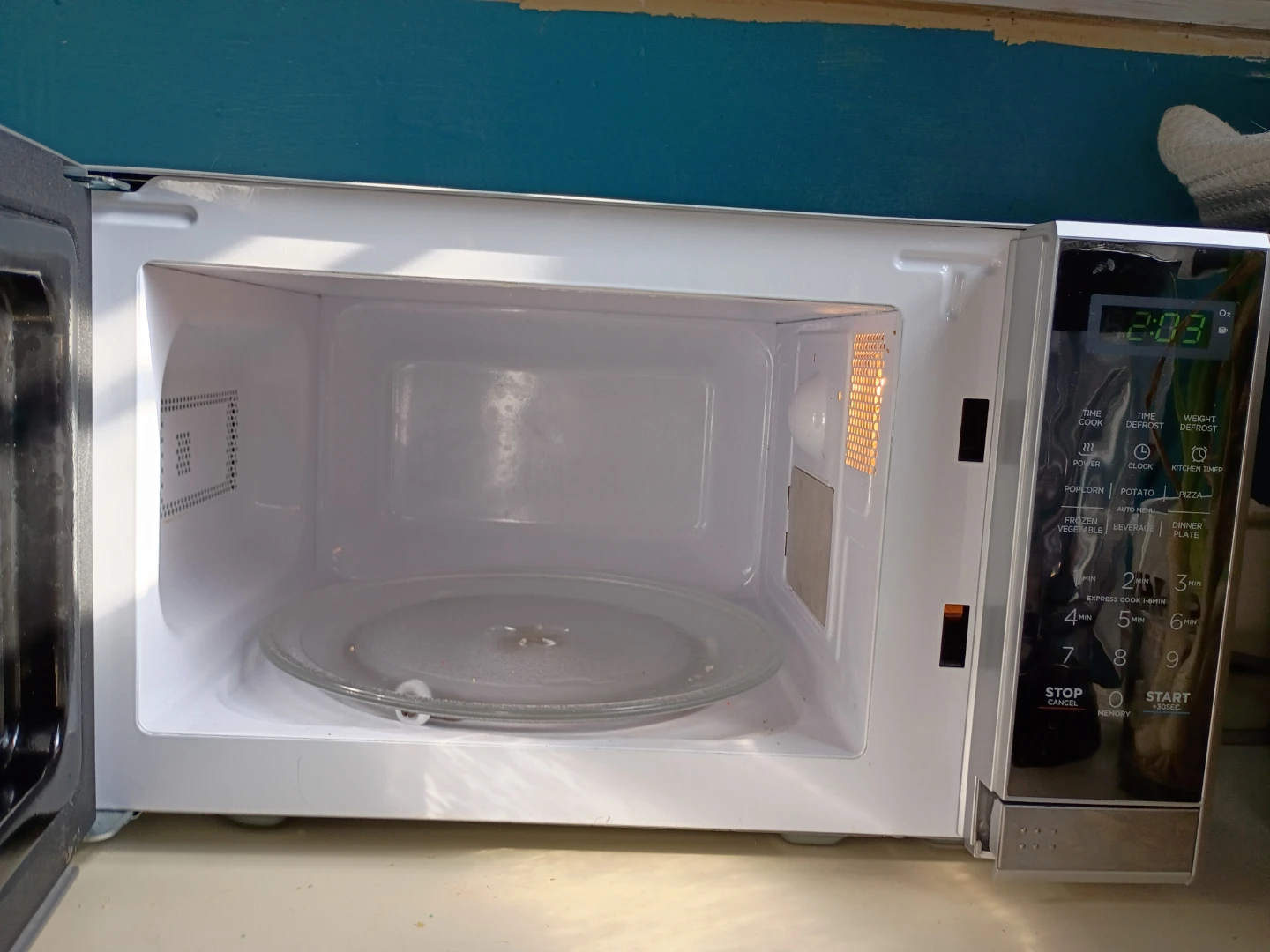 Commercial CHEF Microwave Oven - photo 2