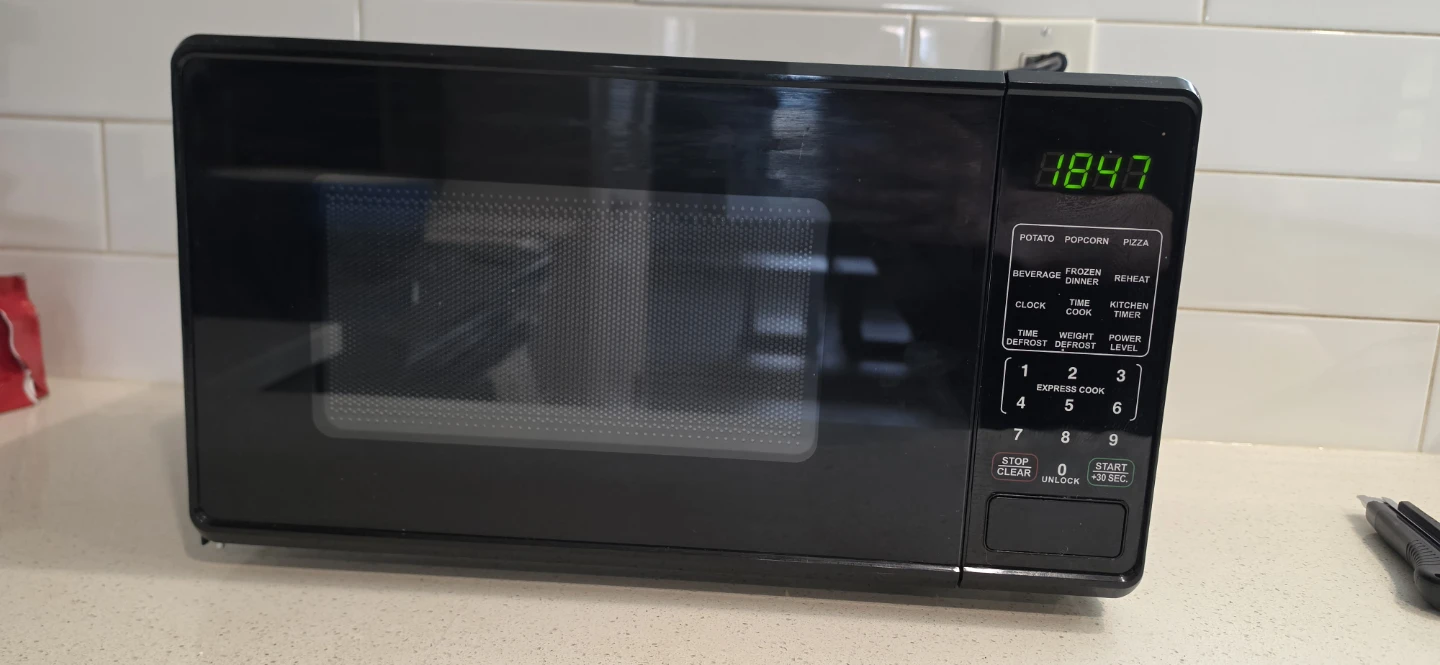 17" Mainstays Microwave