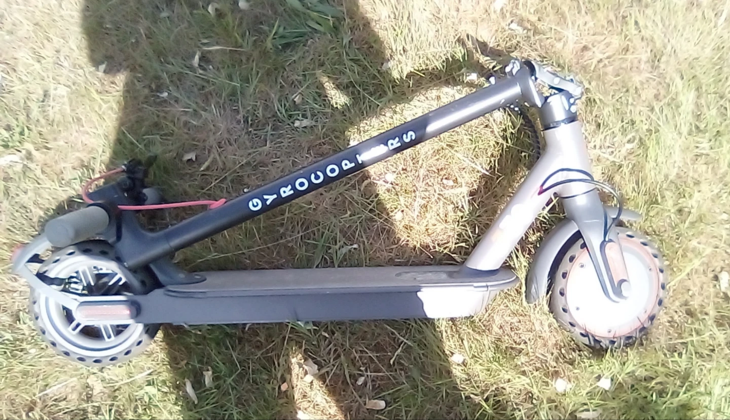 Gyroor J30 Electric Scooter - photo 2