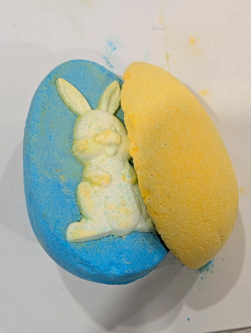 Lush Surprise Bunny Bath Bomb Set - photo 2