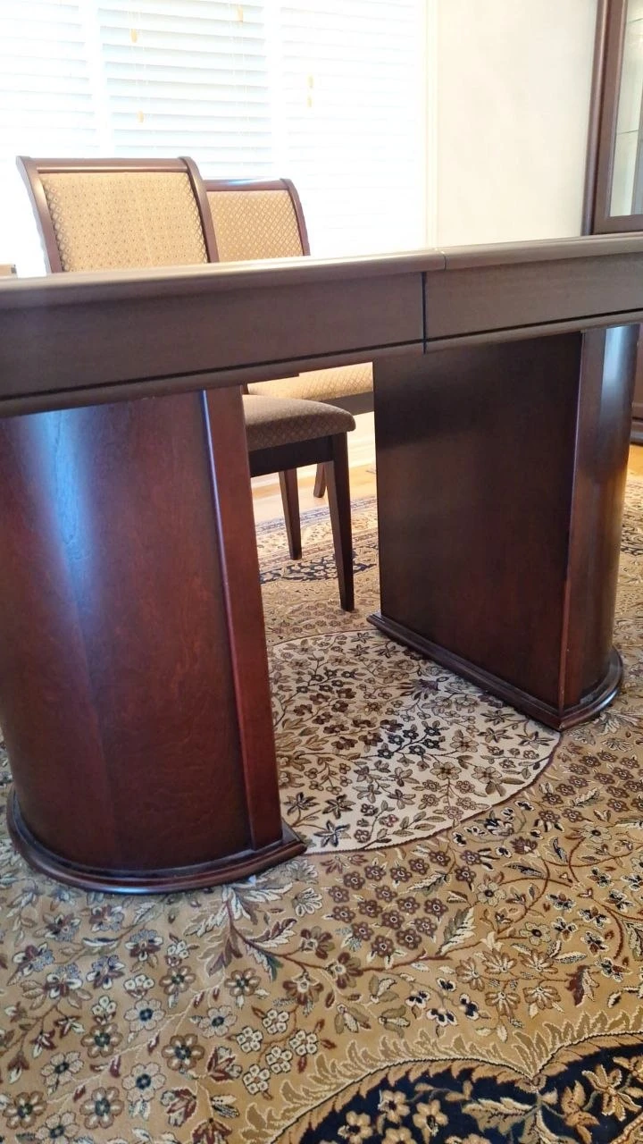 LIKE NEW Extendable Mahogany Wood Table - photo 3