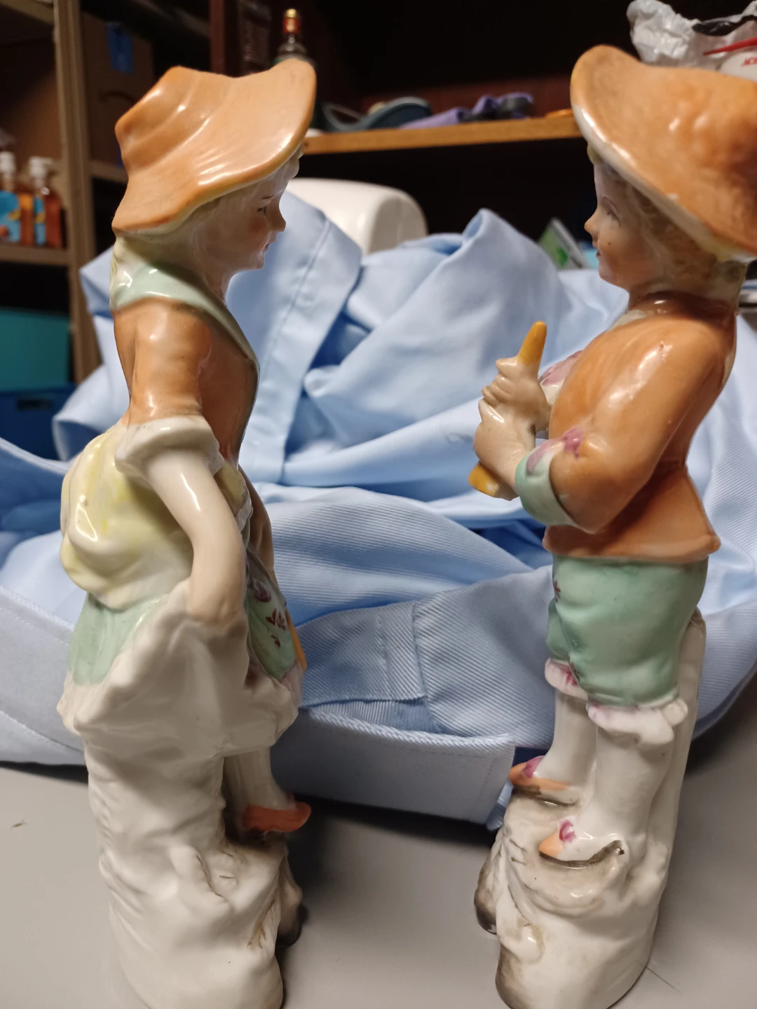 Pair of Vintage Porcelain Figurines - photo 3
