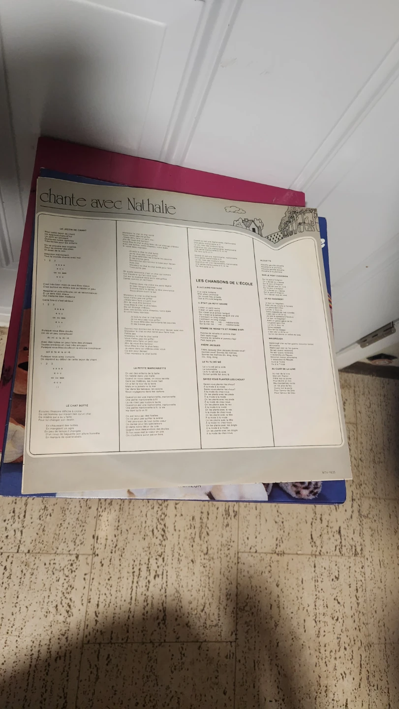 Chante avec Nathalie Album and Colouring Book - photo 5