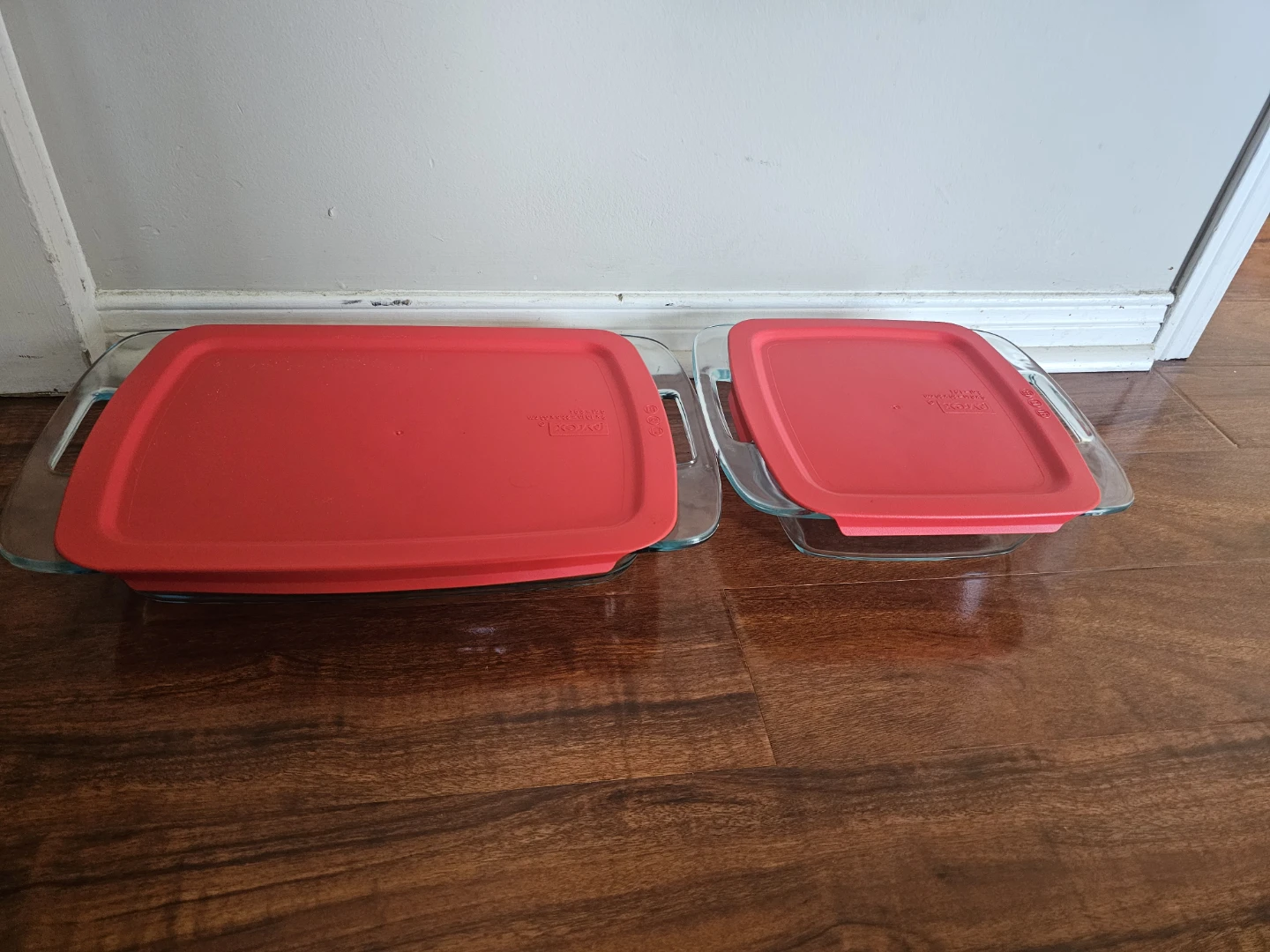 Pyrex Glass Baking Dishes with Lids (Set of 2)