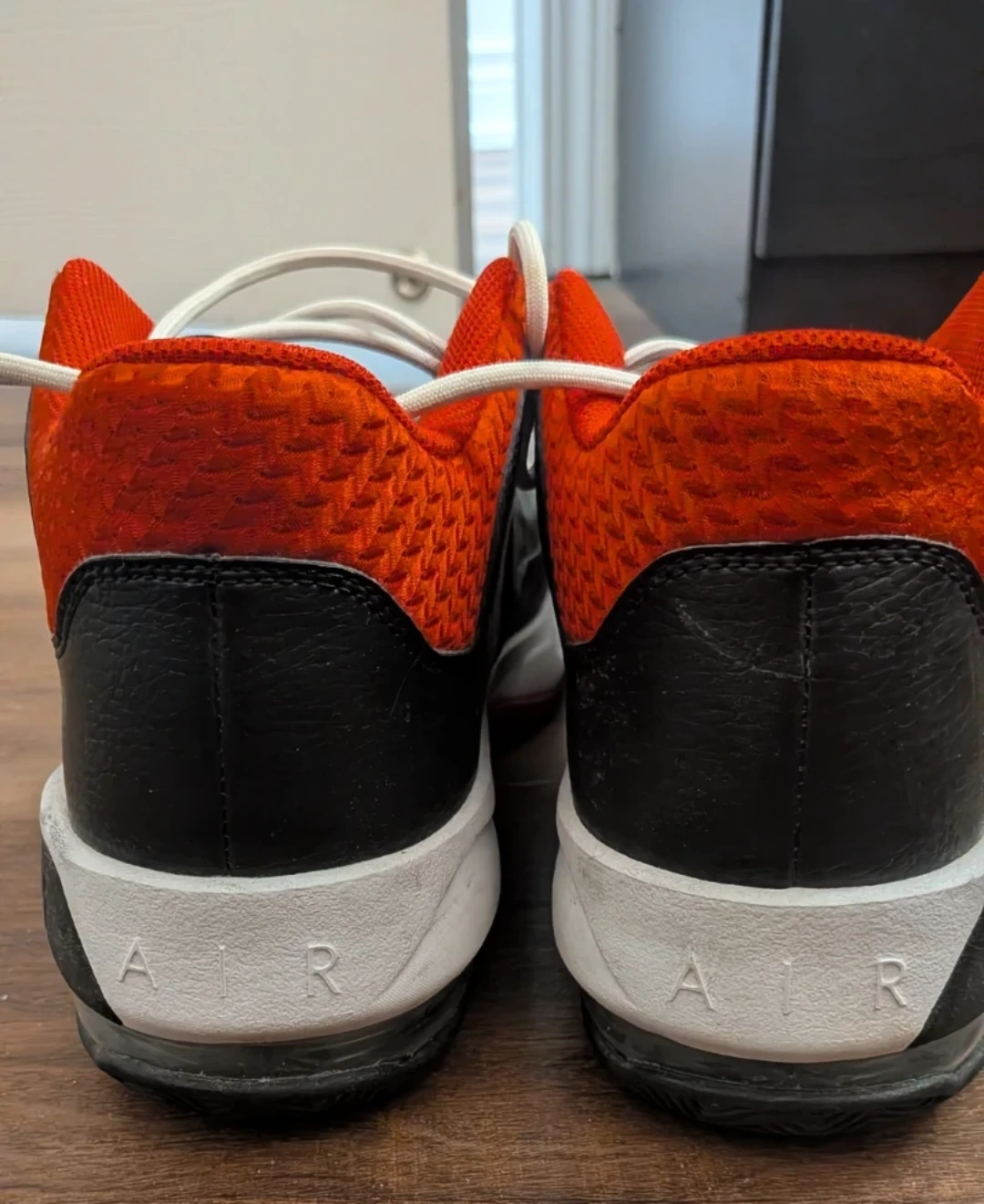 Air Jordan Max Aura 3 Bred - photo 2
