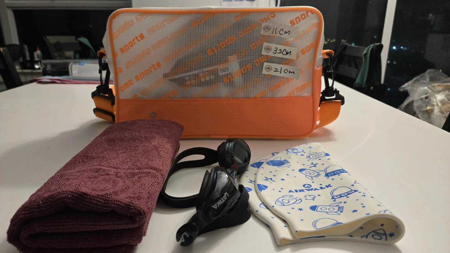 Airwalk Swim Bag with Accessories - photo 2