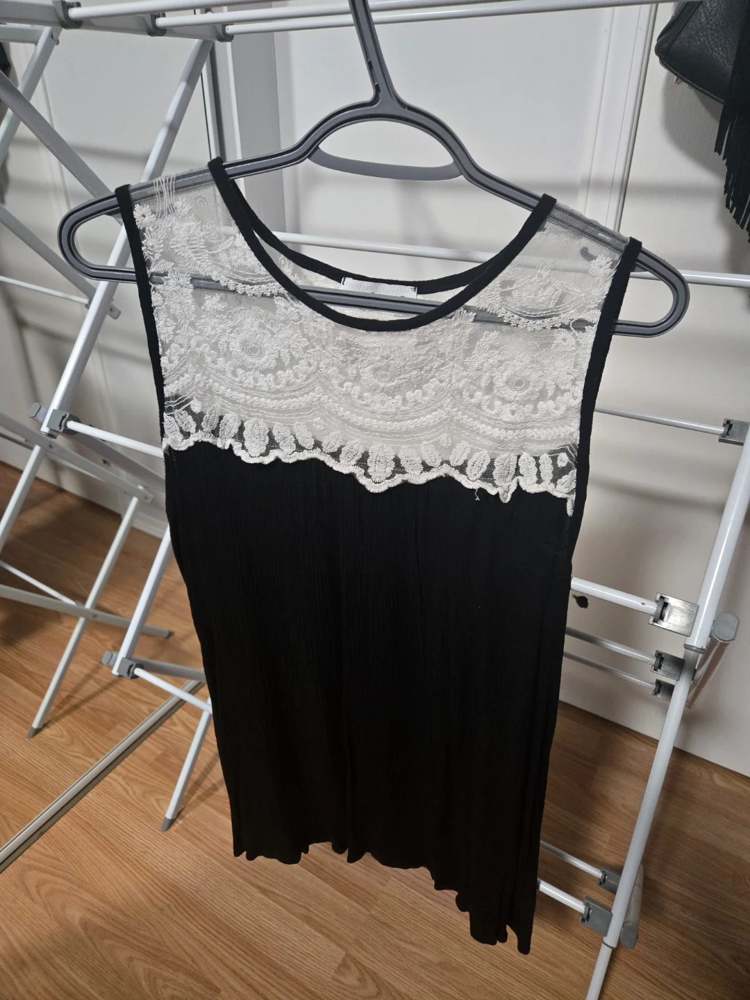 Coco & Main Black & White Lace Tank Top XL