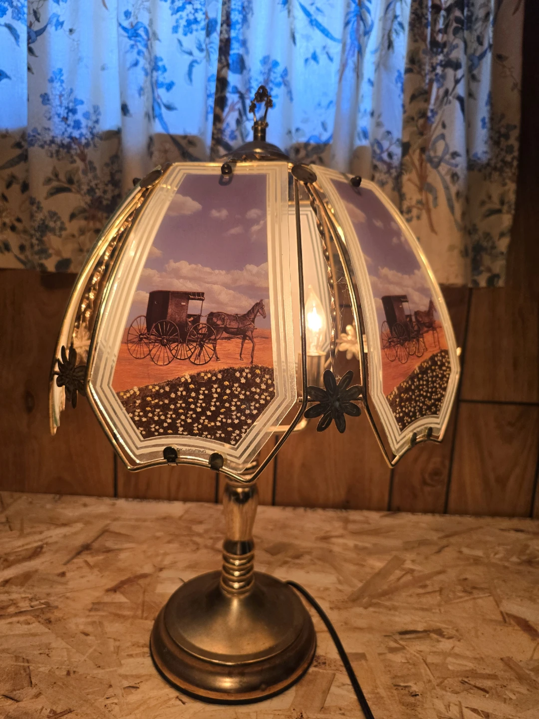 Vintage Decorative Table Lamp with Horse and Carriage Scene